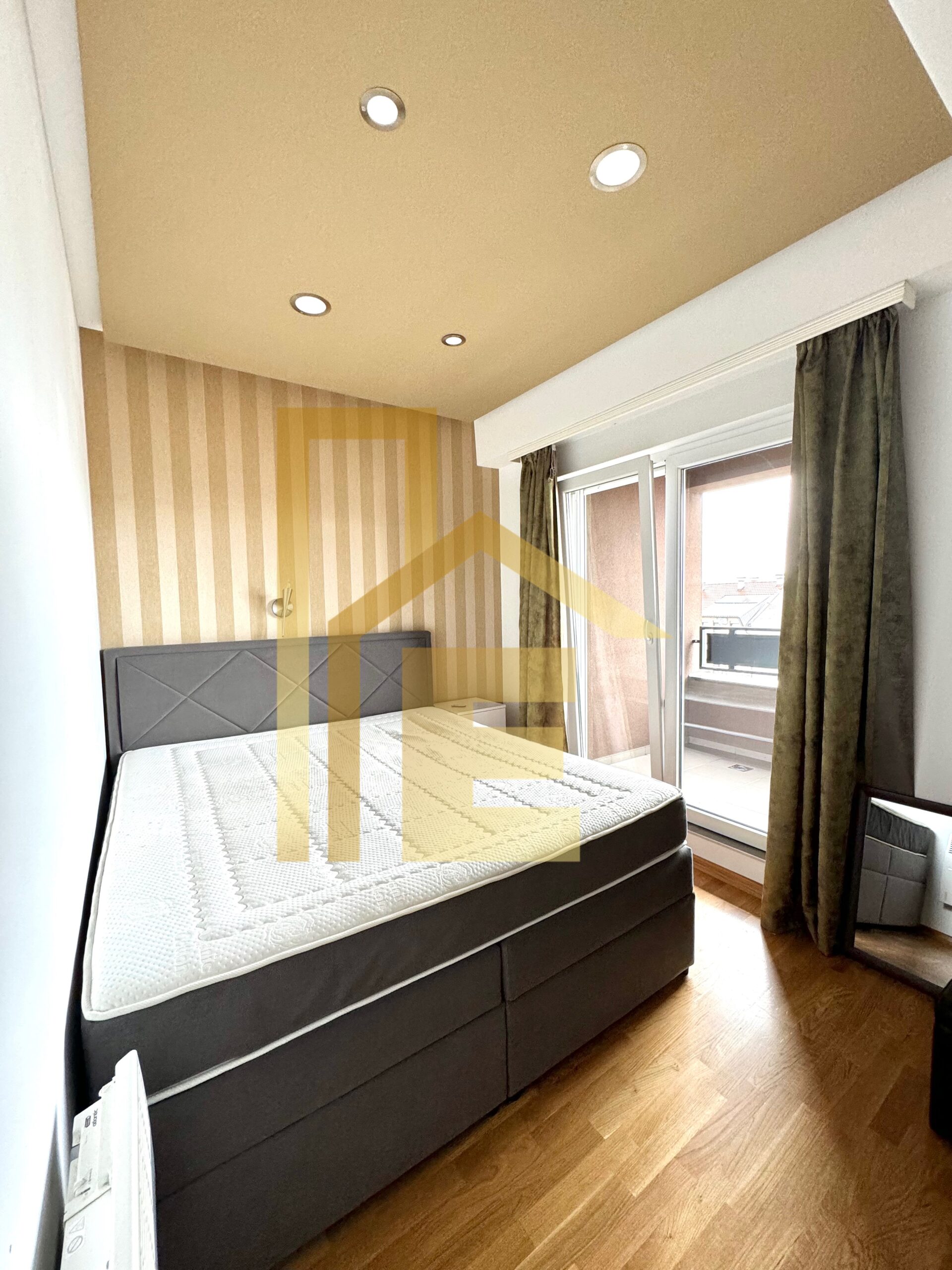 Iznajmljujemo dvosoban stan sa parking mjestom, naselje Čaire slika 2