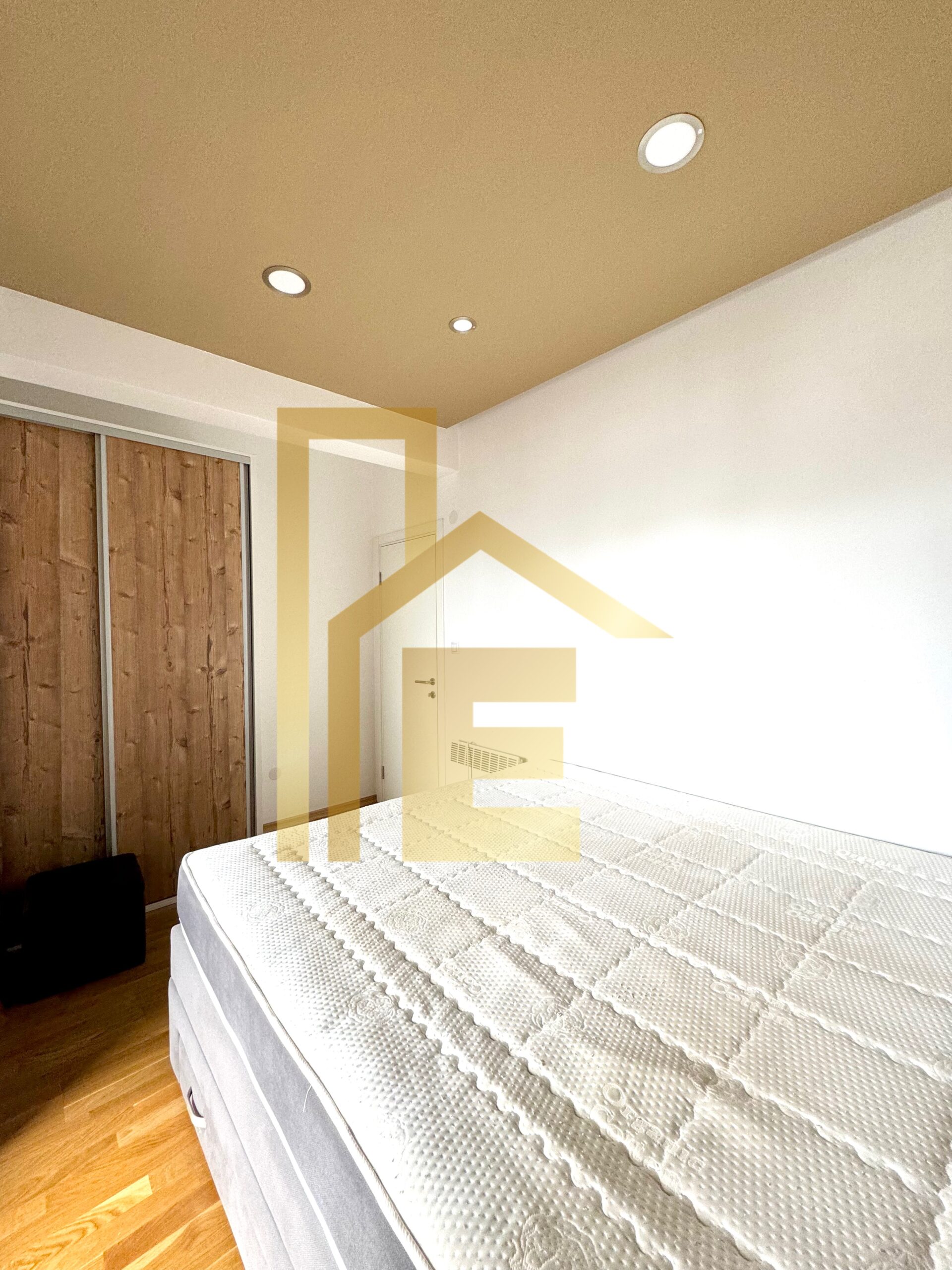 Iznajmljujemo dvosoban stan sa parking mjestom, naselje Čaire slika 3