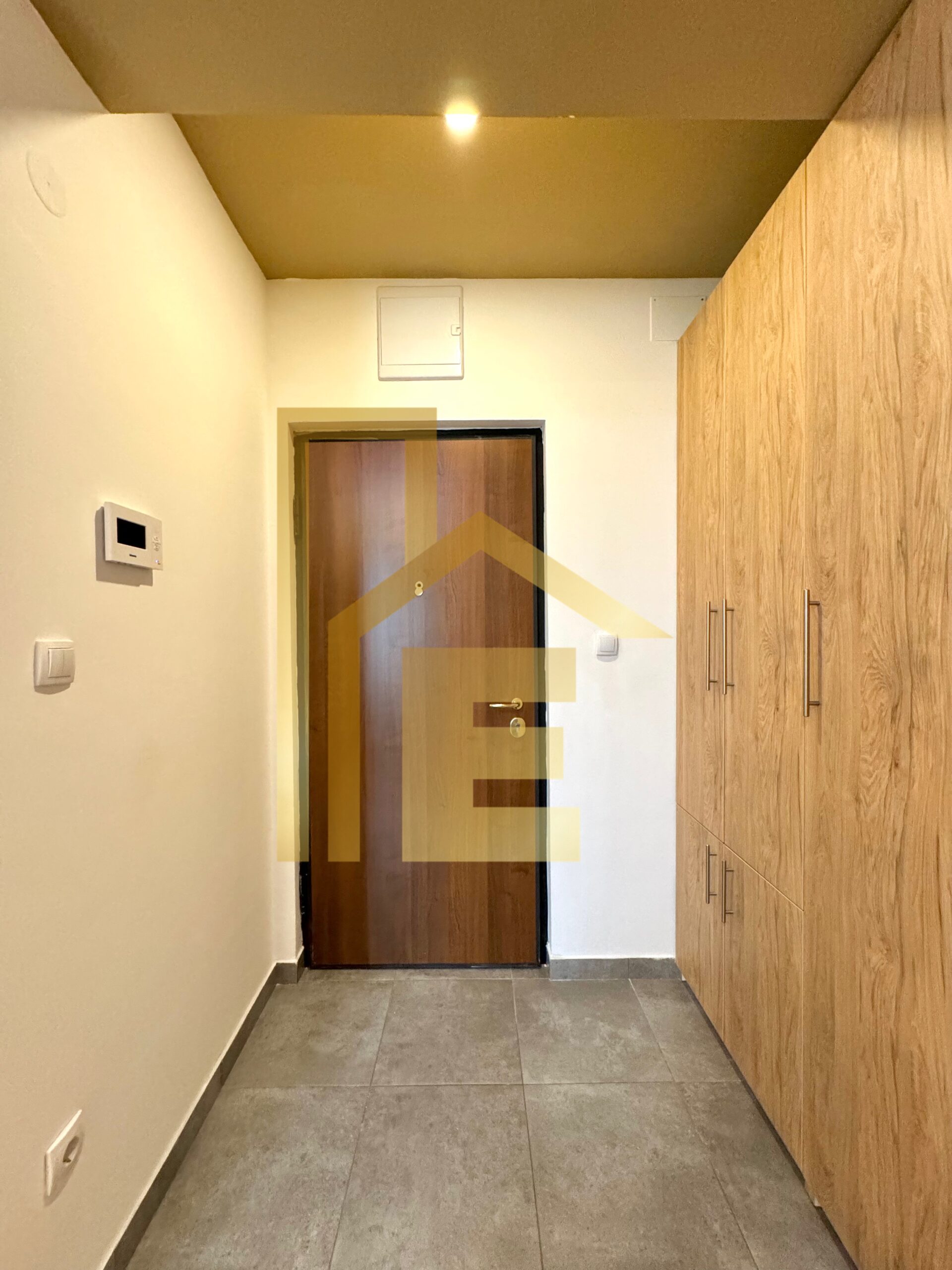 Iznajmljujemo dvosoban stan sa parking mjestom, naselje Čaire slika 5