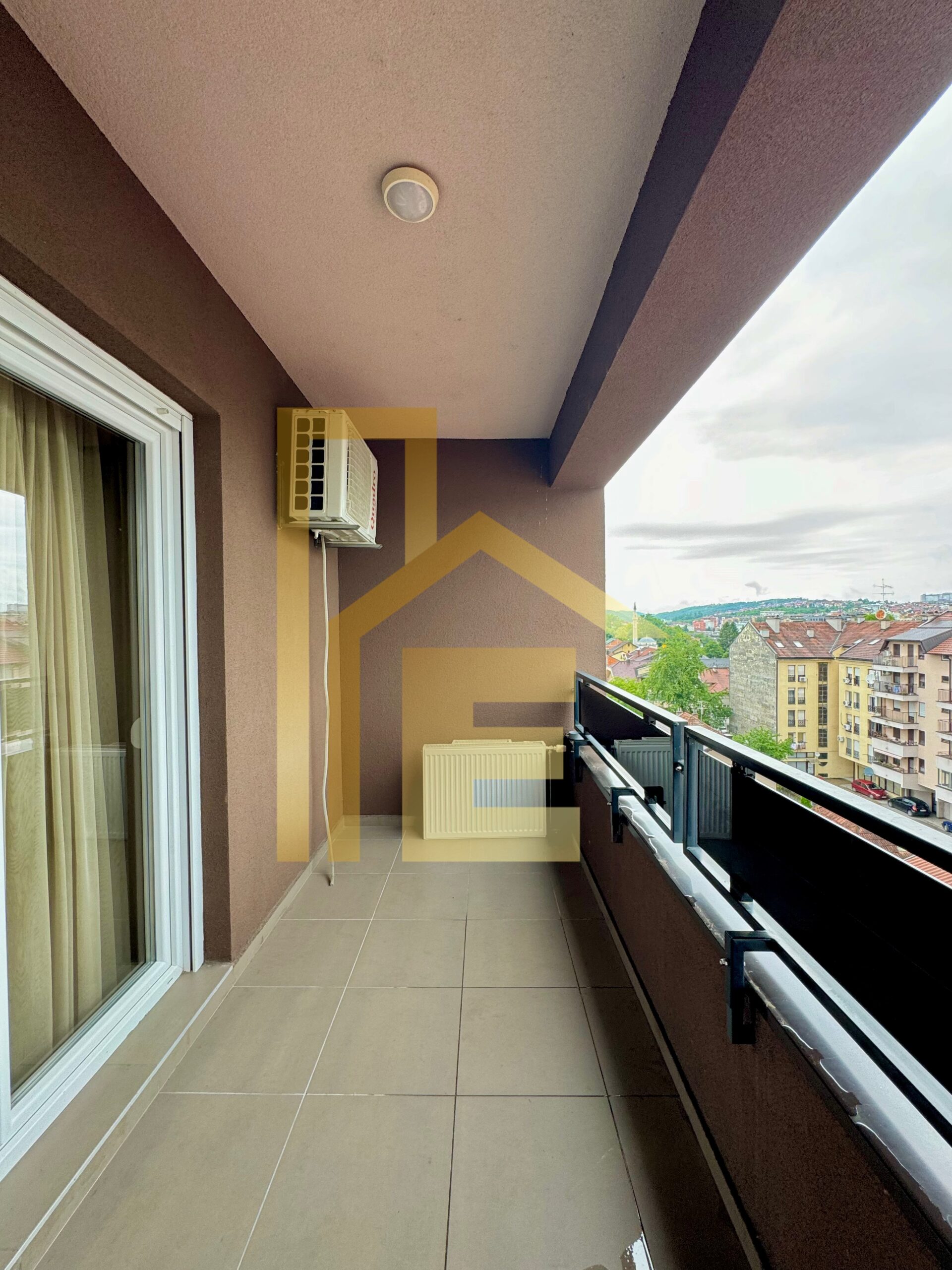 Iznajmljujemo dvosoban stan sa parking mjestom, naselje Čaire slika 9