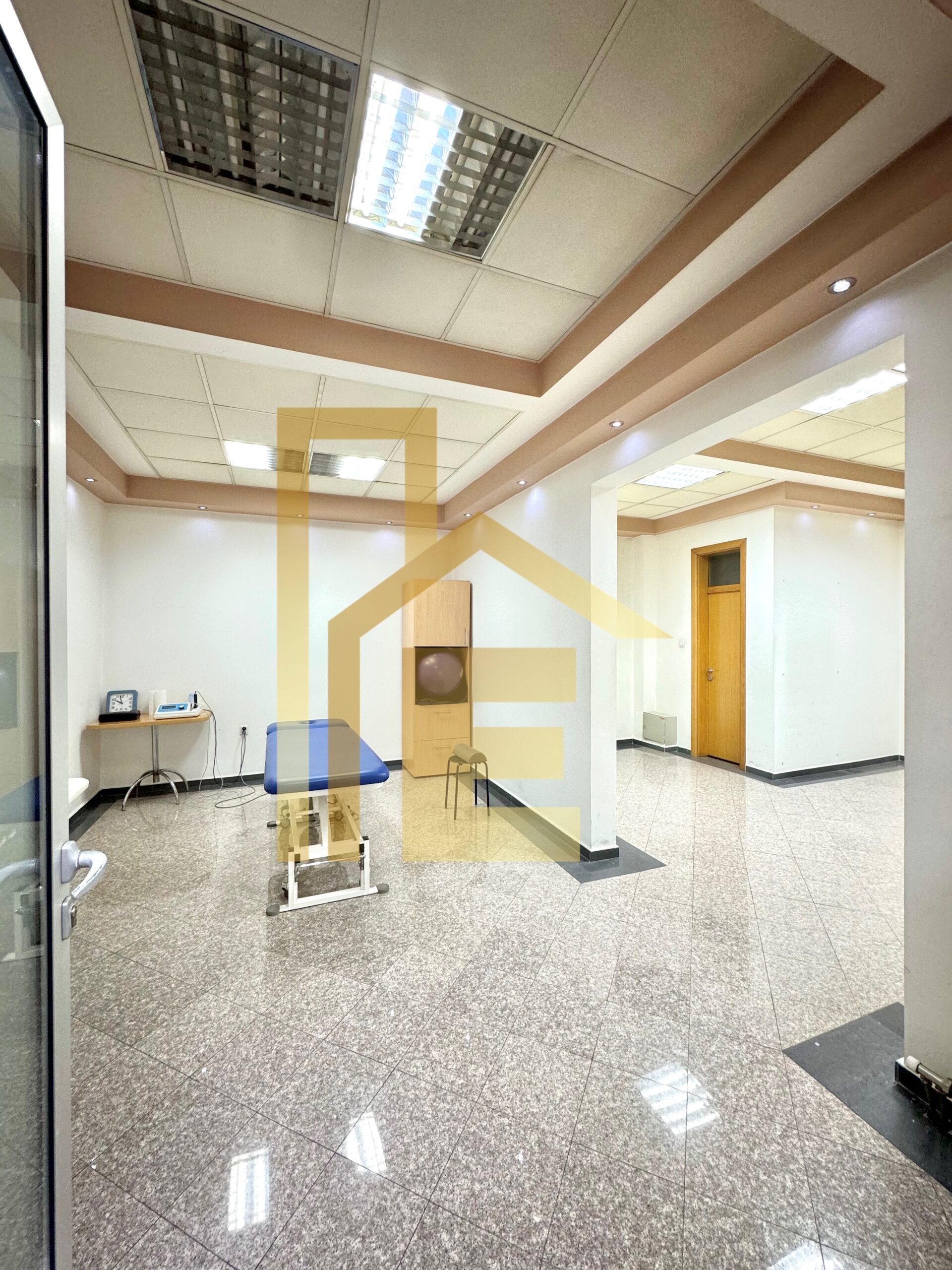 Na prodaju poslovni prostor u centru grada slika 4