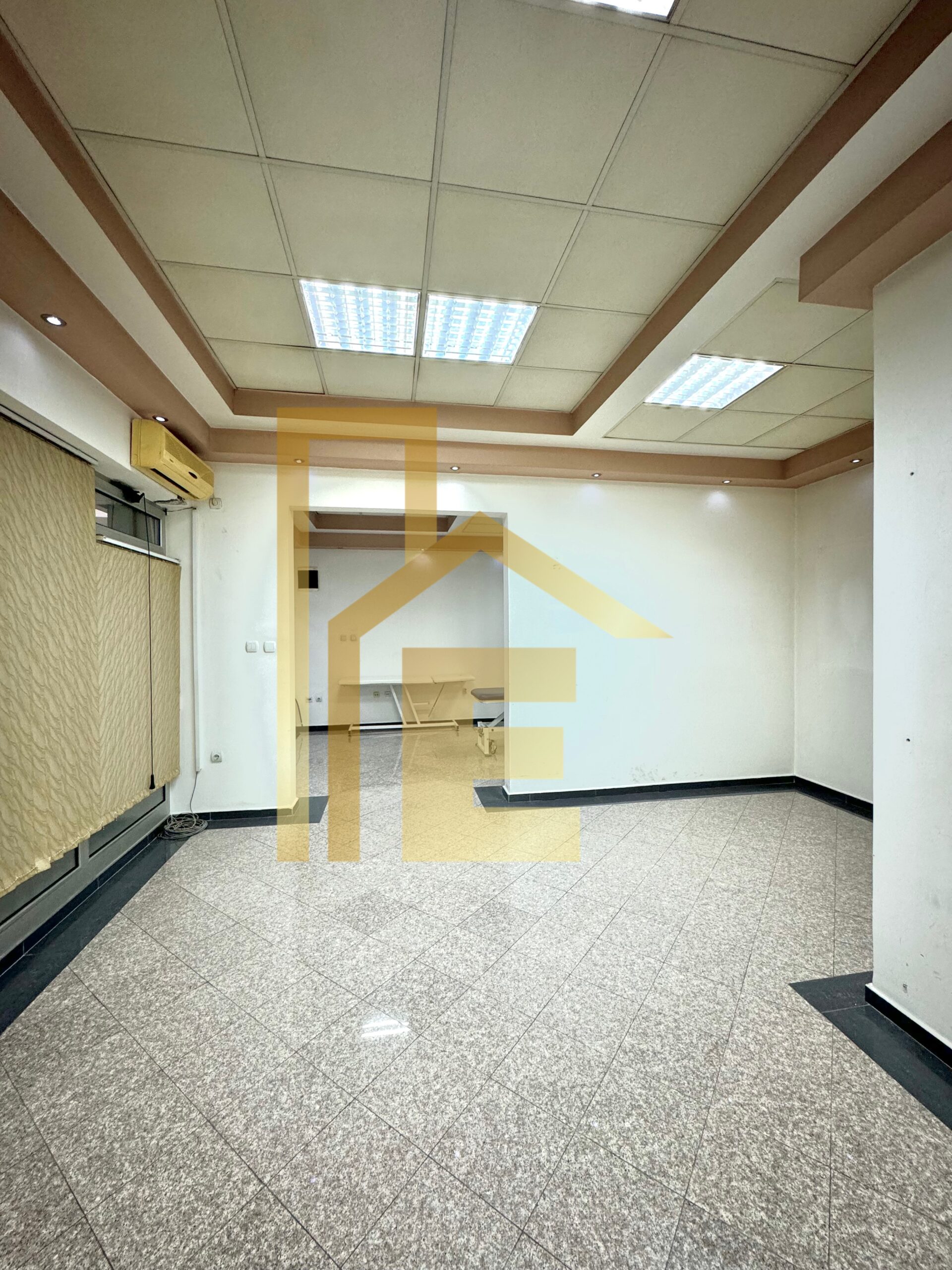 Na prodaju poslovni prostor u centru grada slika 6