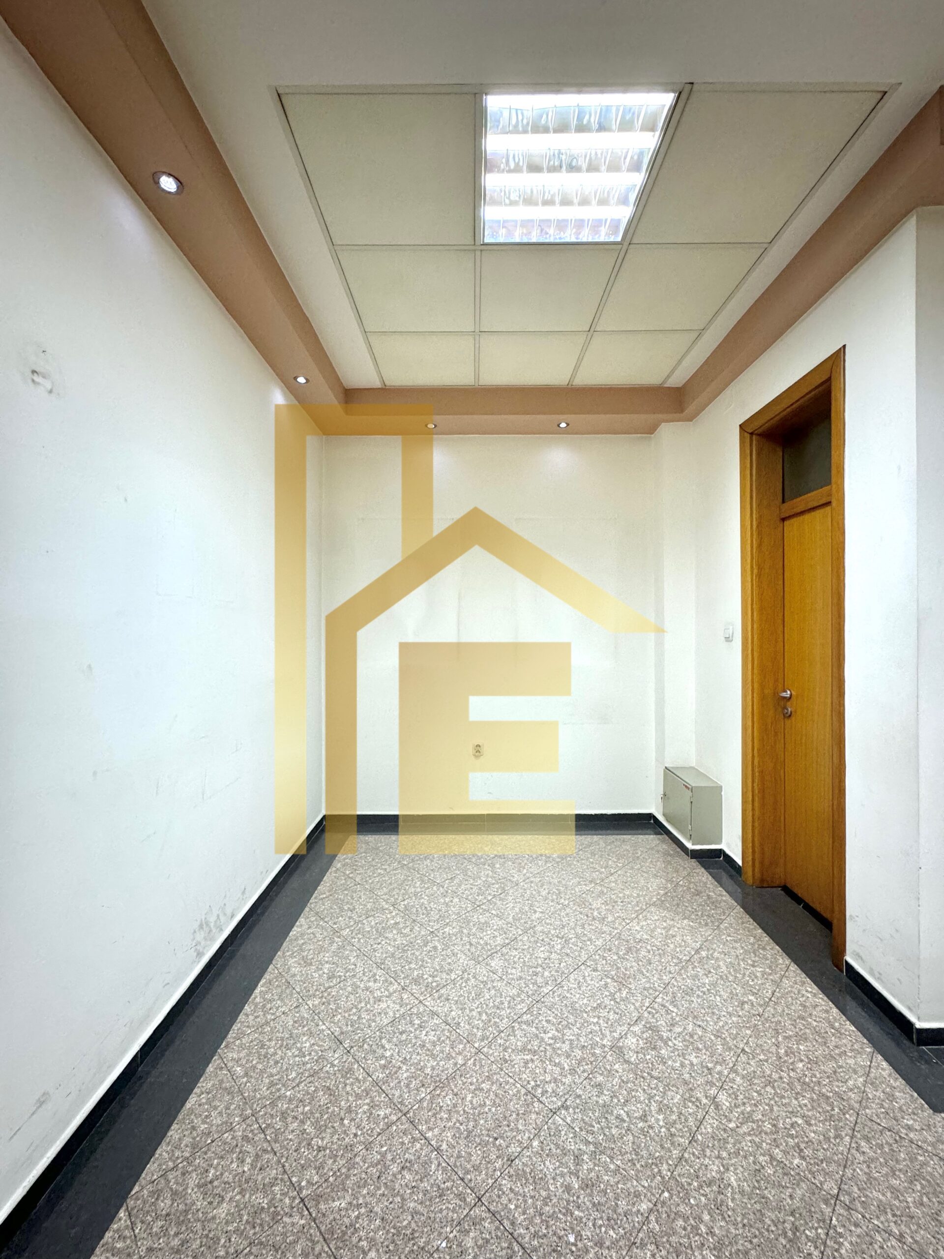 Na prodaju poslovni prostor u centru grada slika 5