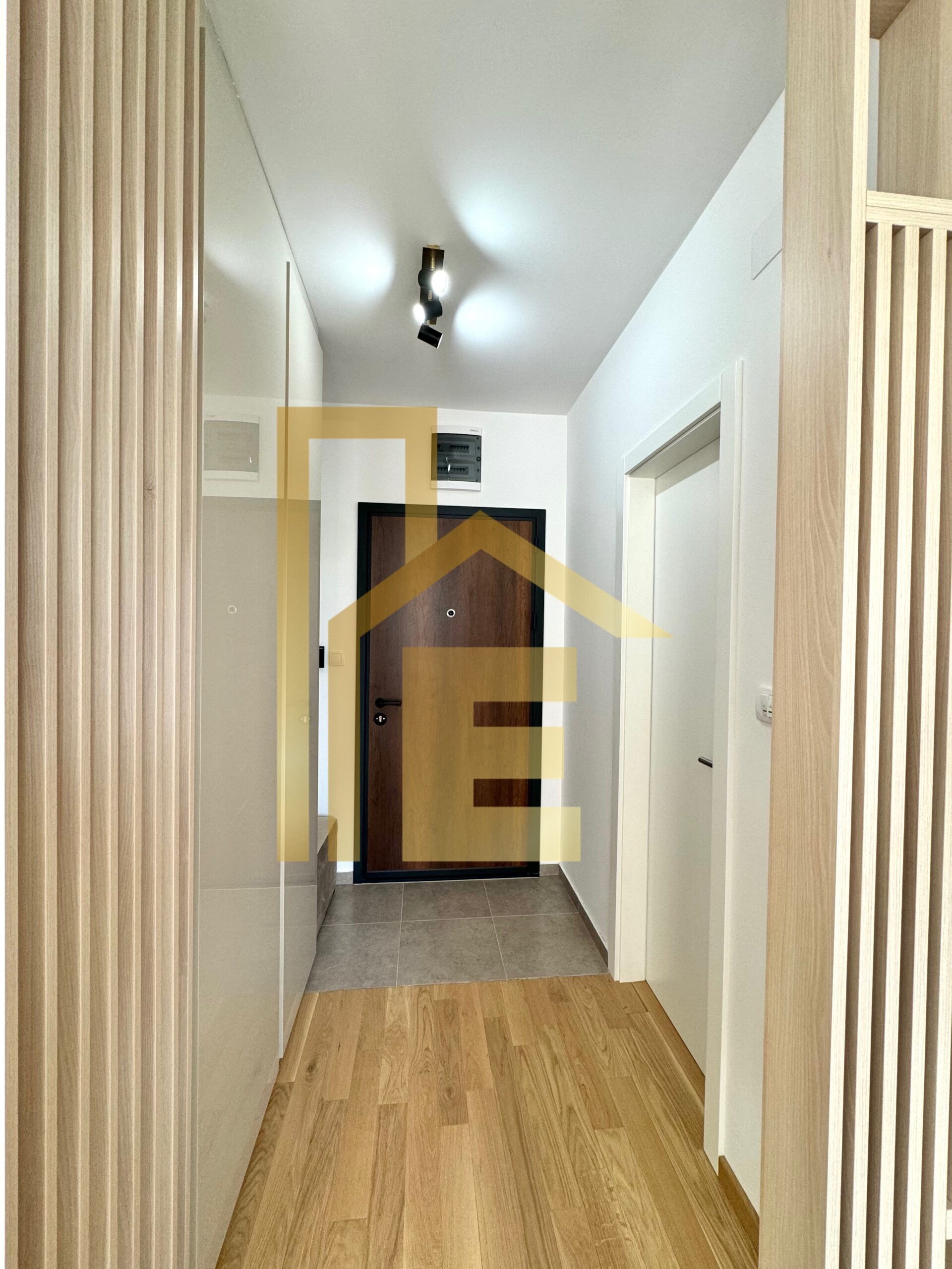 Iznajmljujemo garsonjeru u naselju Ada slika 4