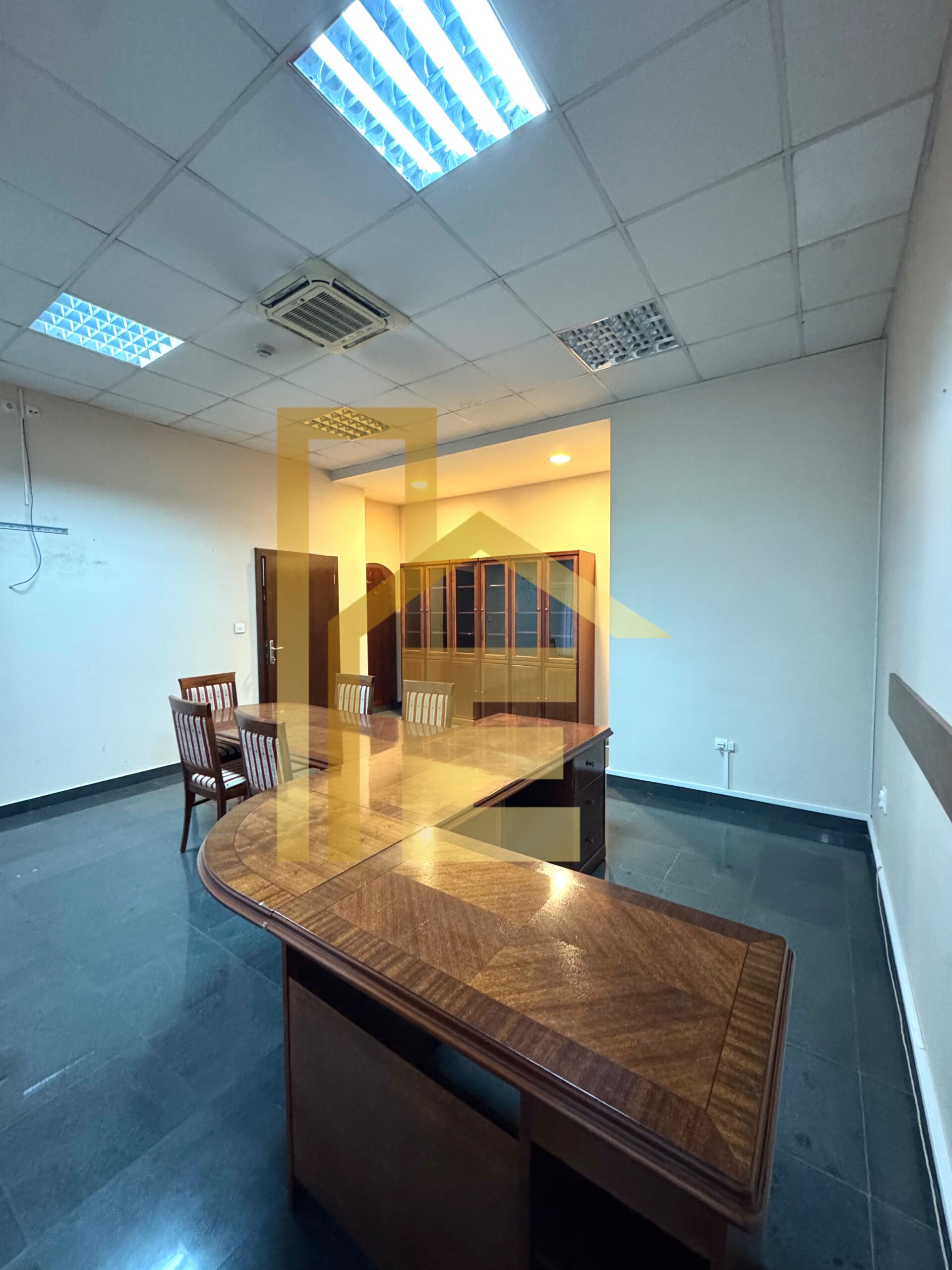 Iznajmljujemo poslovni prostor u centru grada slika 2