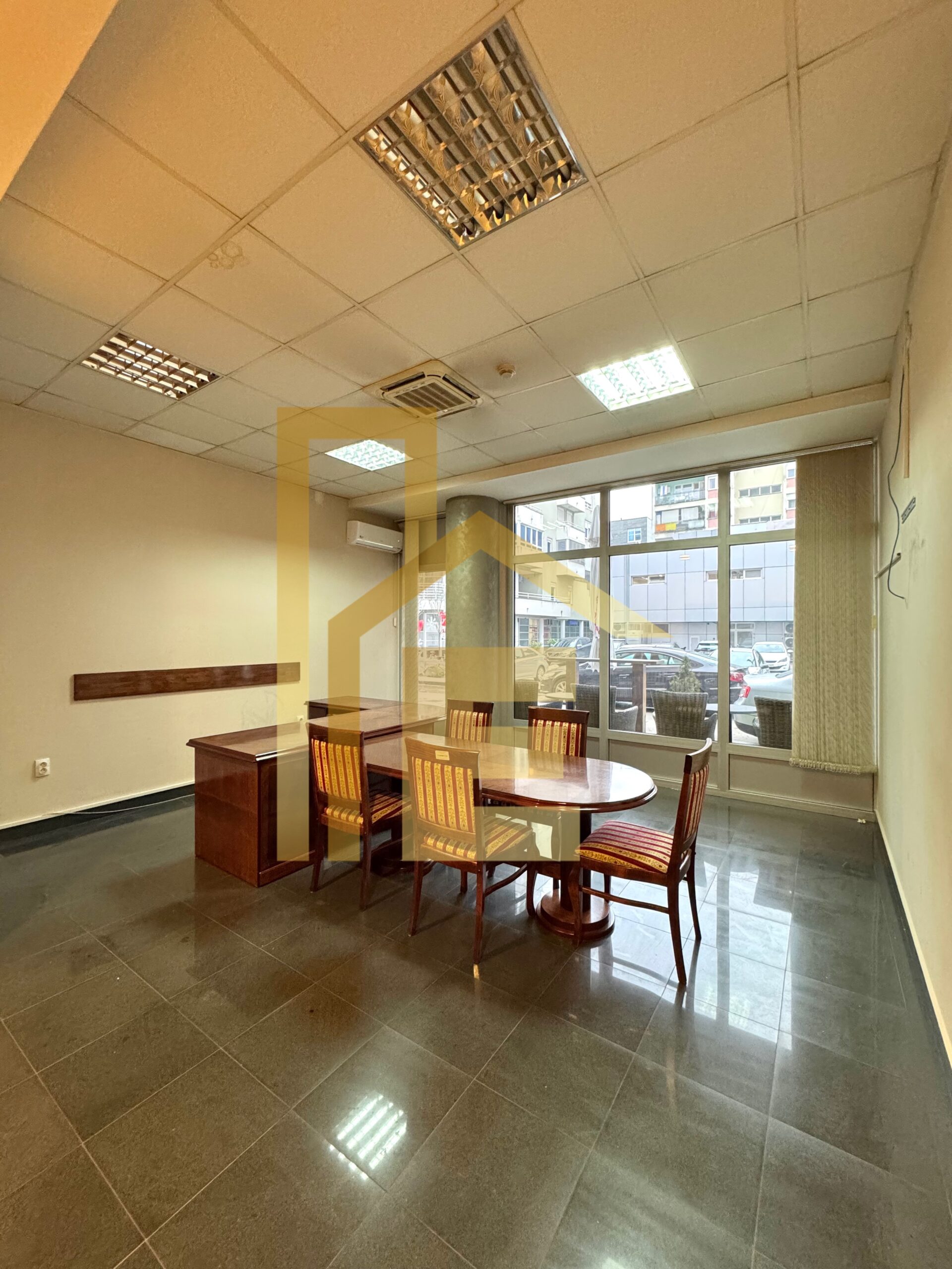 Iznajmljujemo poslovni prostor u centru grada slika 3