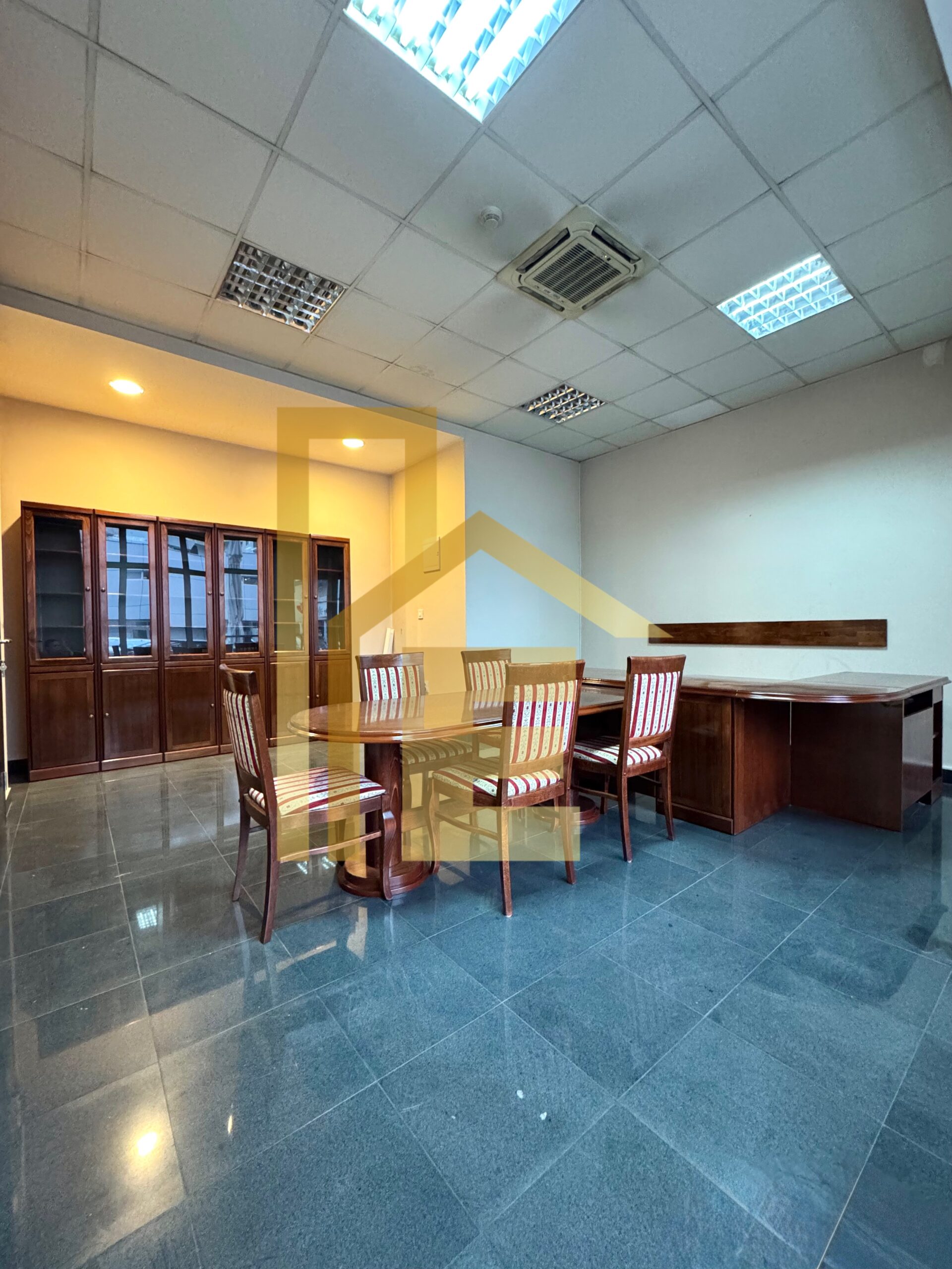 Iznajmljujemo poslovni prostor u centru grada slika 5