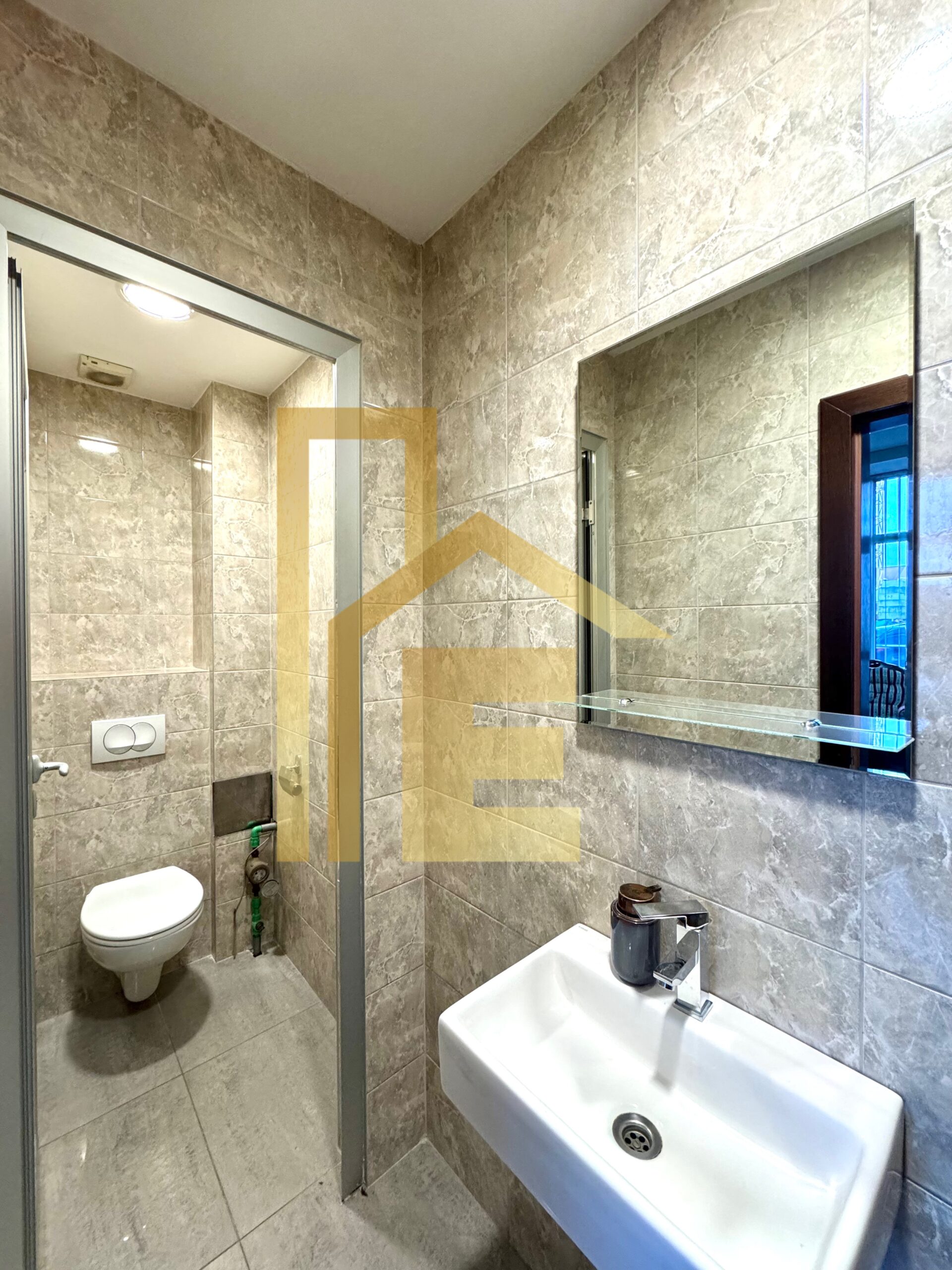 Iznajmljujemo poslovni prostor u centru grada slika 8