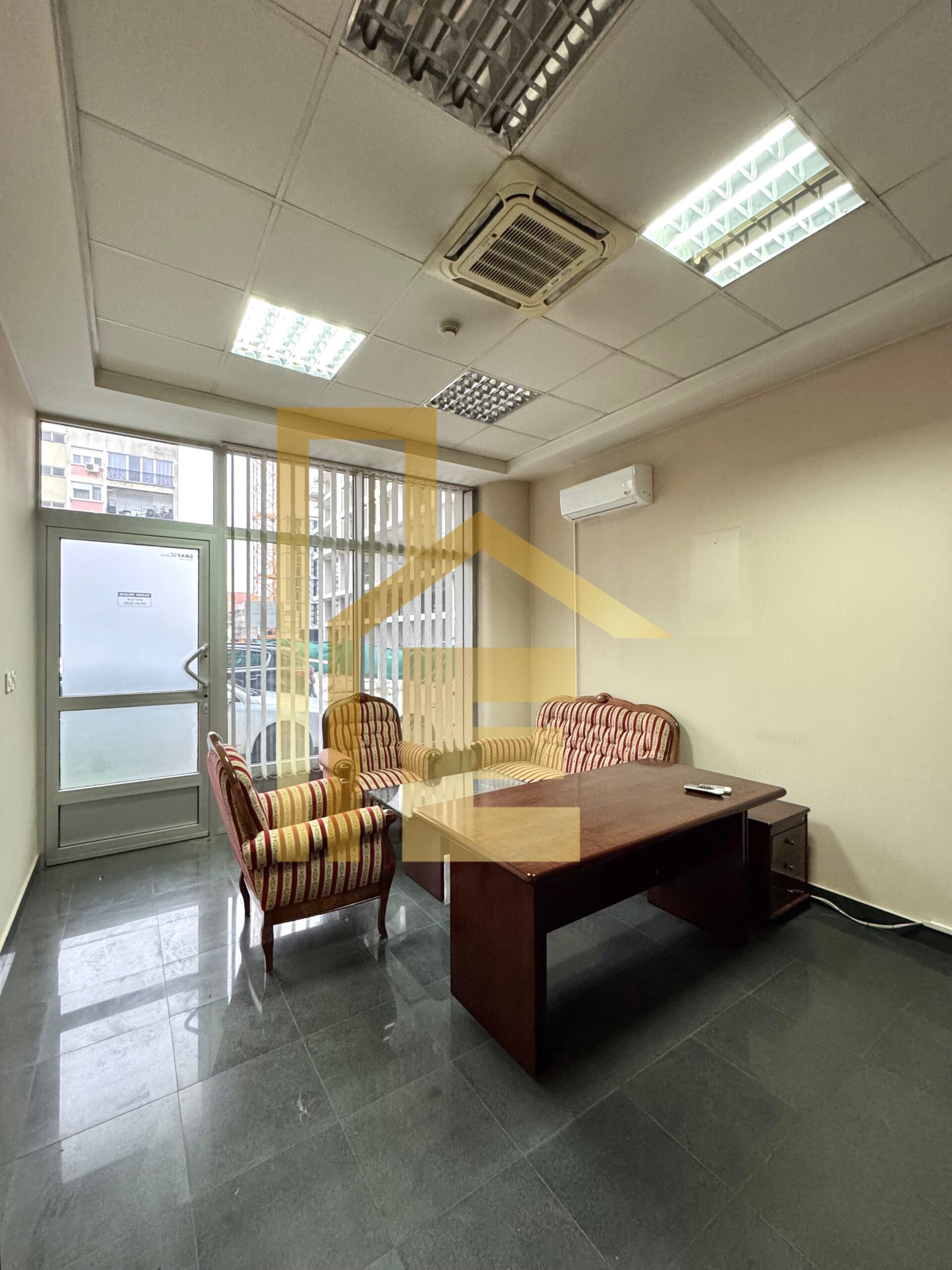 Iznajmljujemo poslovni prostor u centru grada slika 7