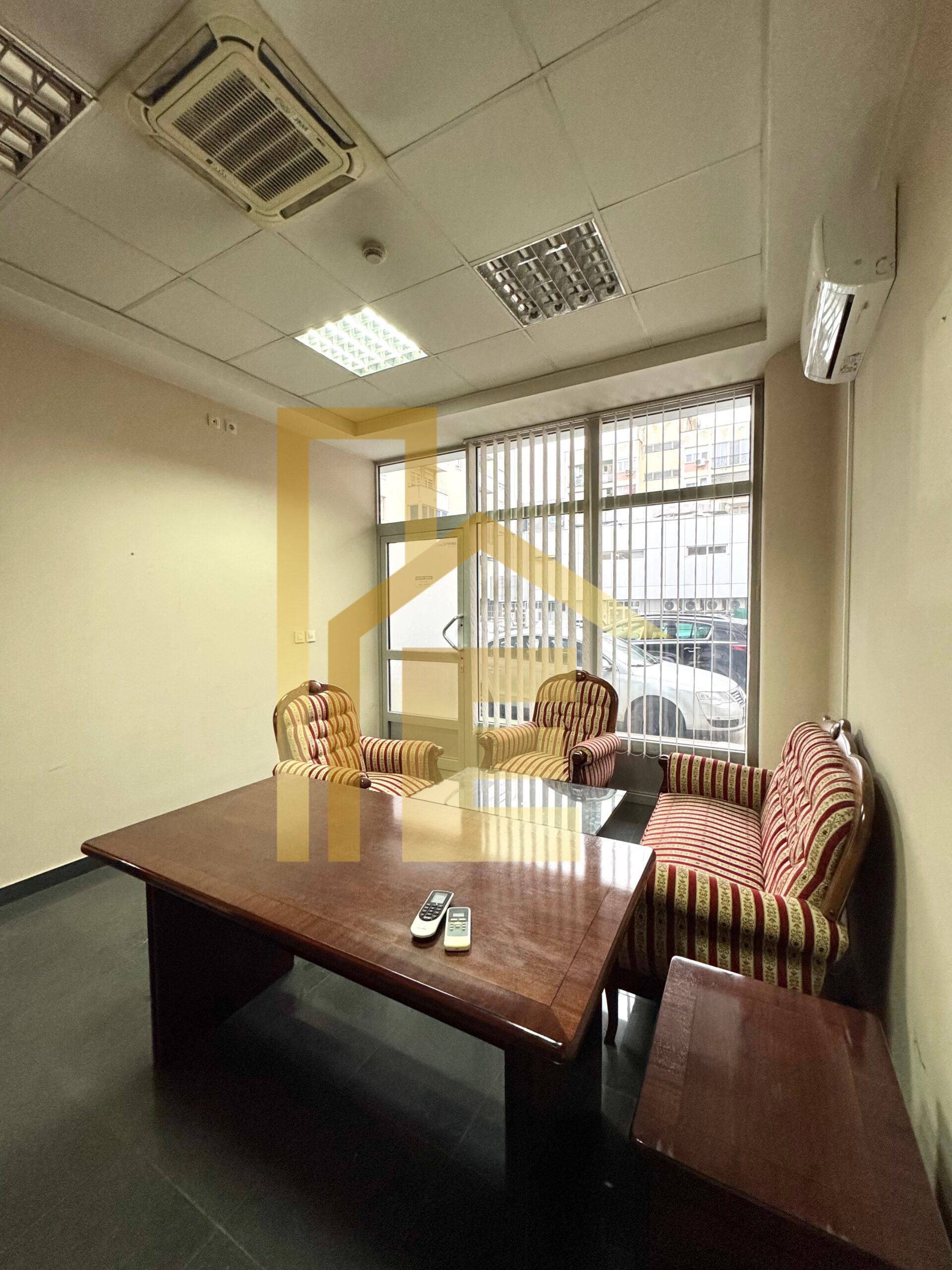 Iznajmljujemo poslovni prostor u centru grada slika 10