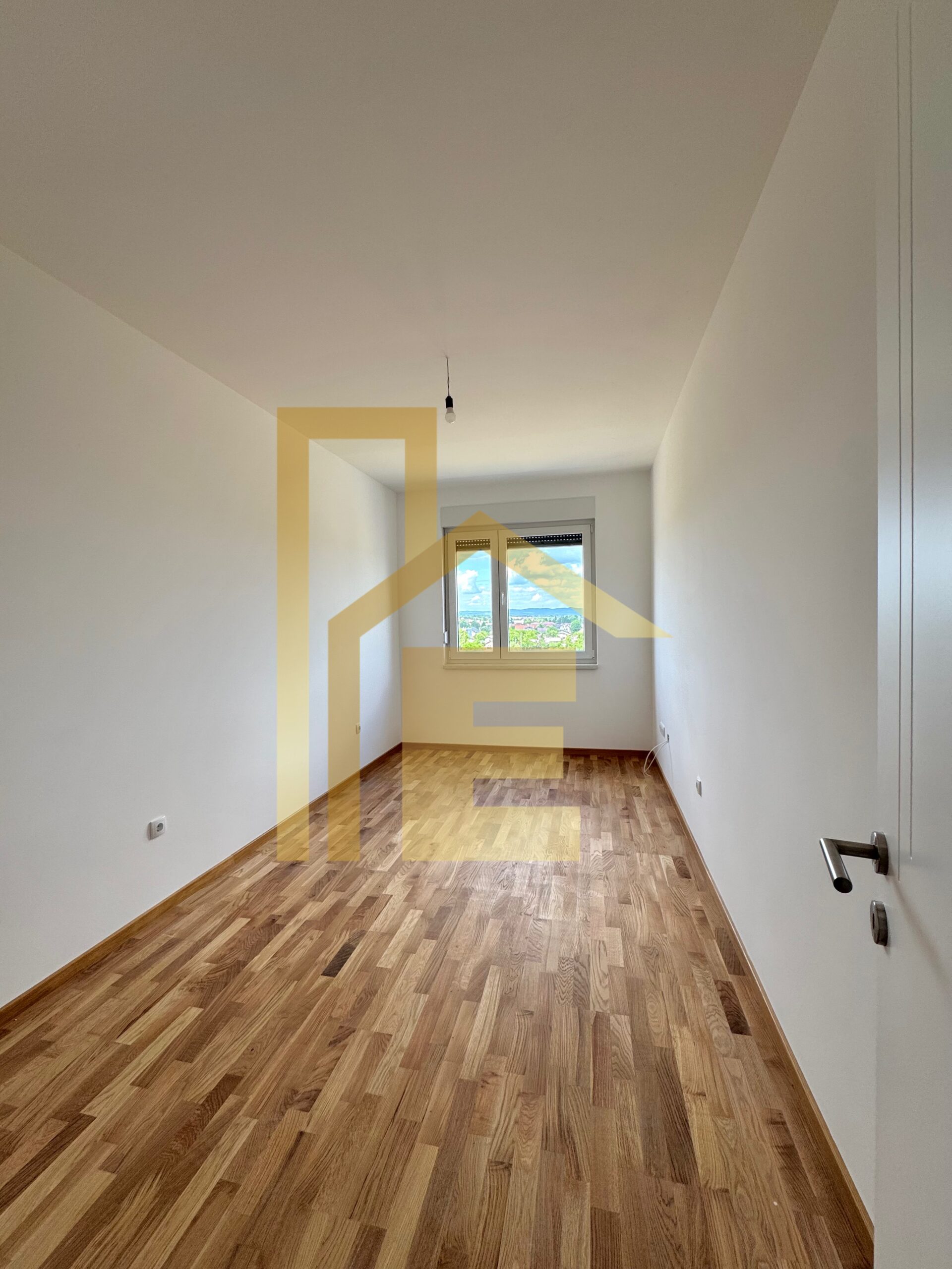 Trosoban stan odličnog rasporeda, Lazarevo slika 7