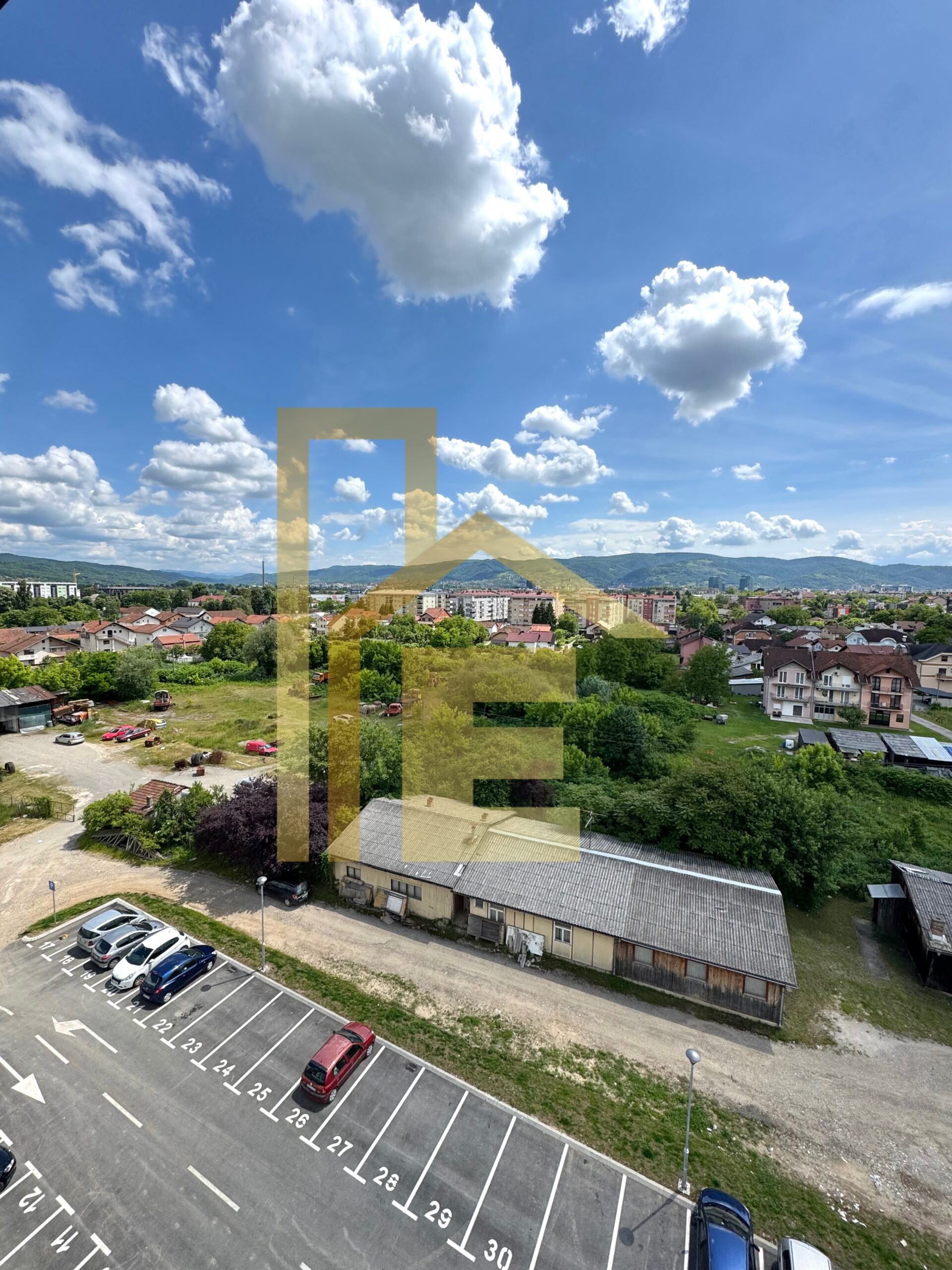 Na prodaju trosoban stan sa otvorenim pogledom, Lazarevo slika 17