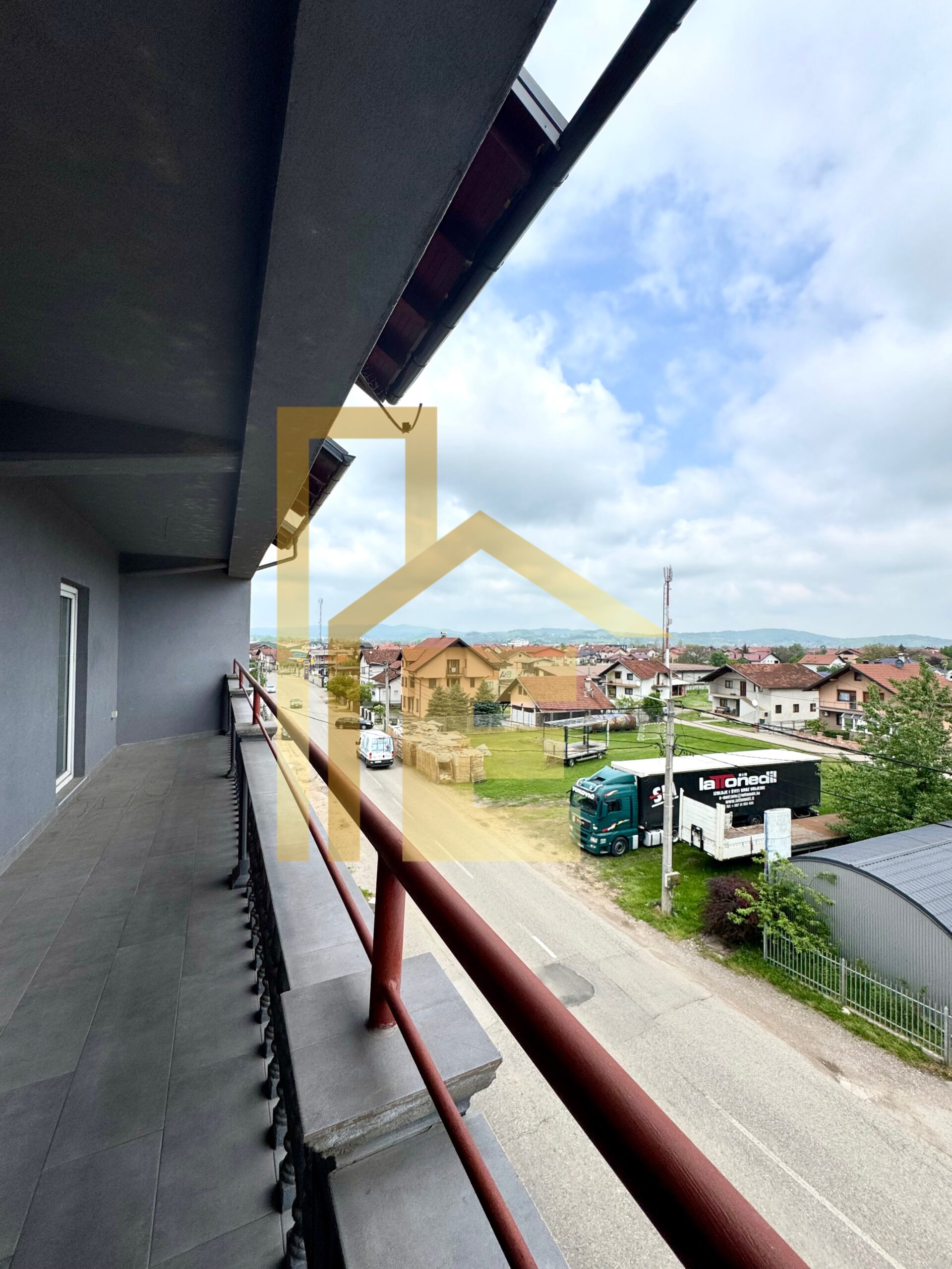 Na prodaju stambeno – poslovni objekti, naselje Trn slika 9