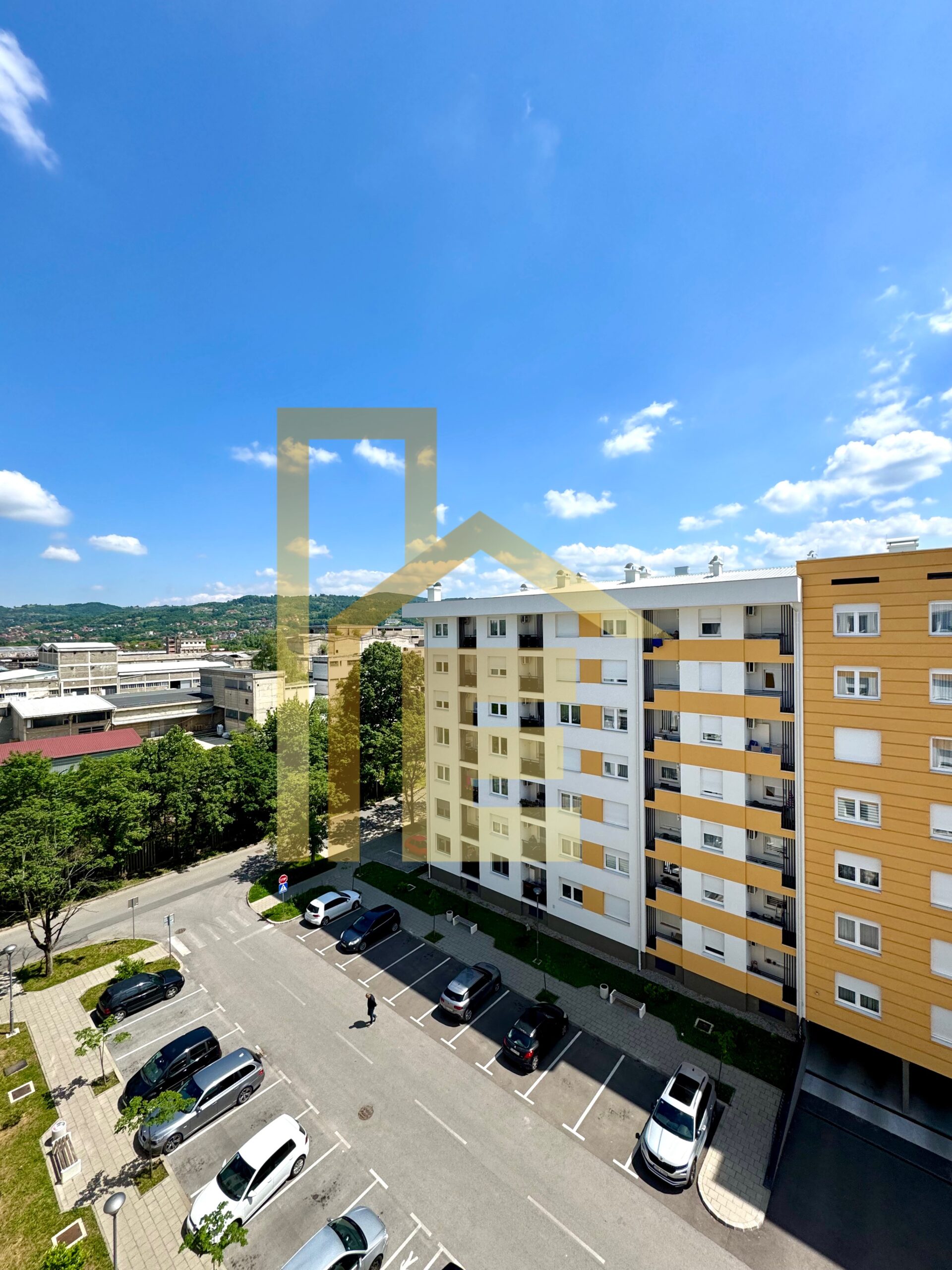 Iznajmljujemo trosoban stan u naselju City Block slika 23