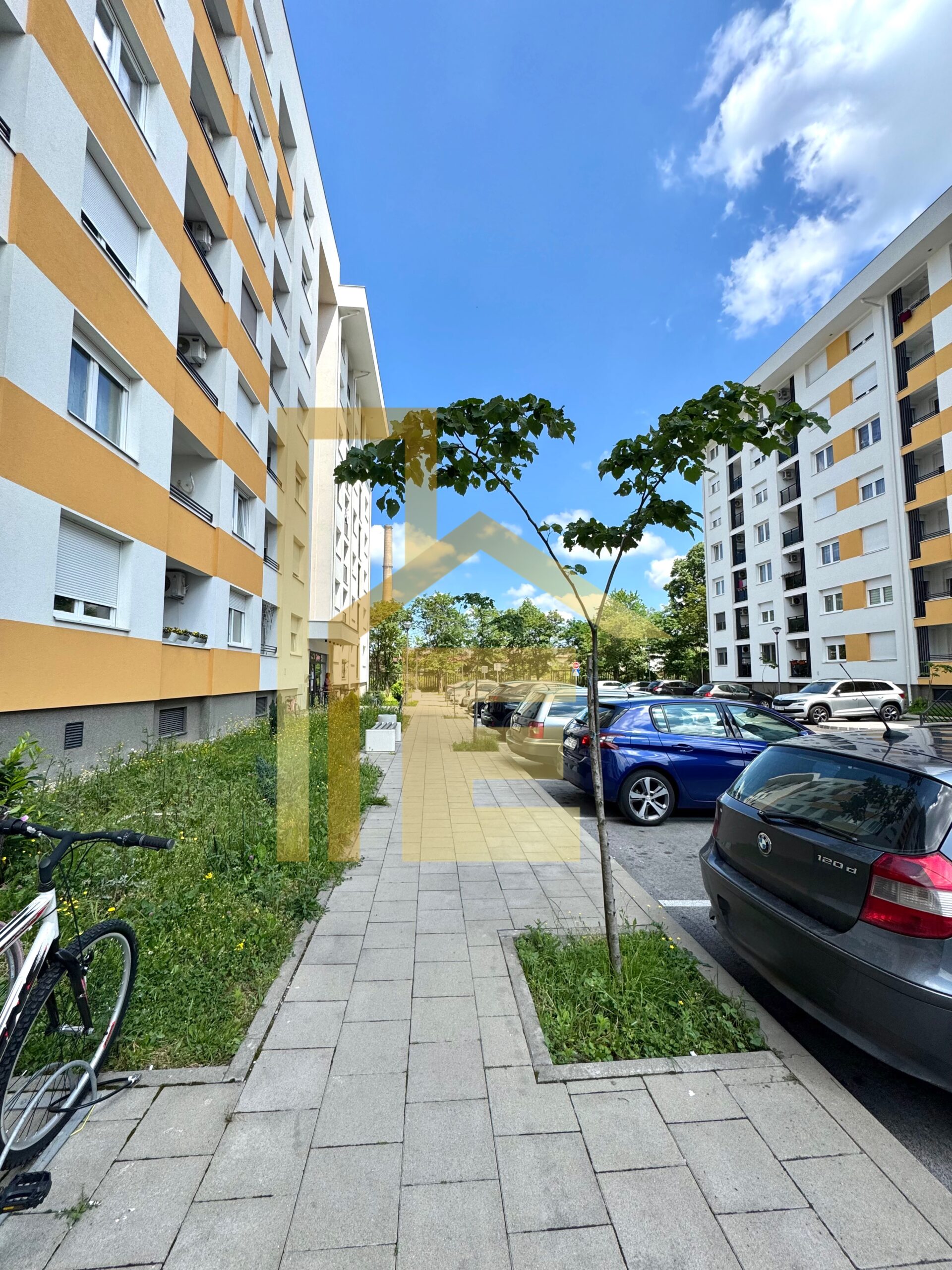 Iznajmljujemo trosoban stan u naselju City Block slika 25