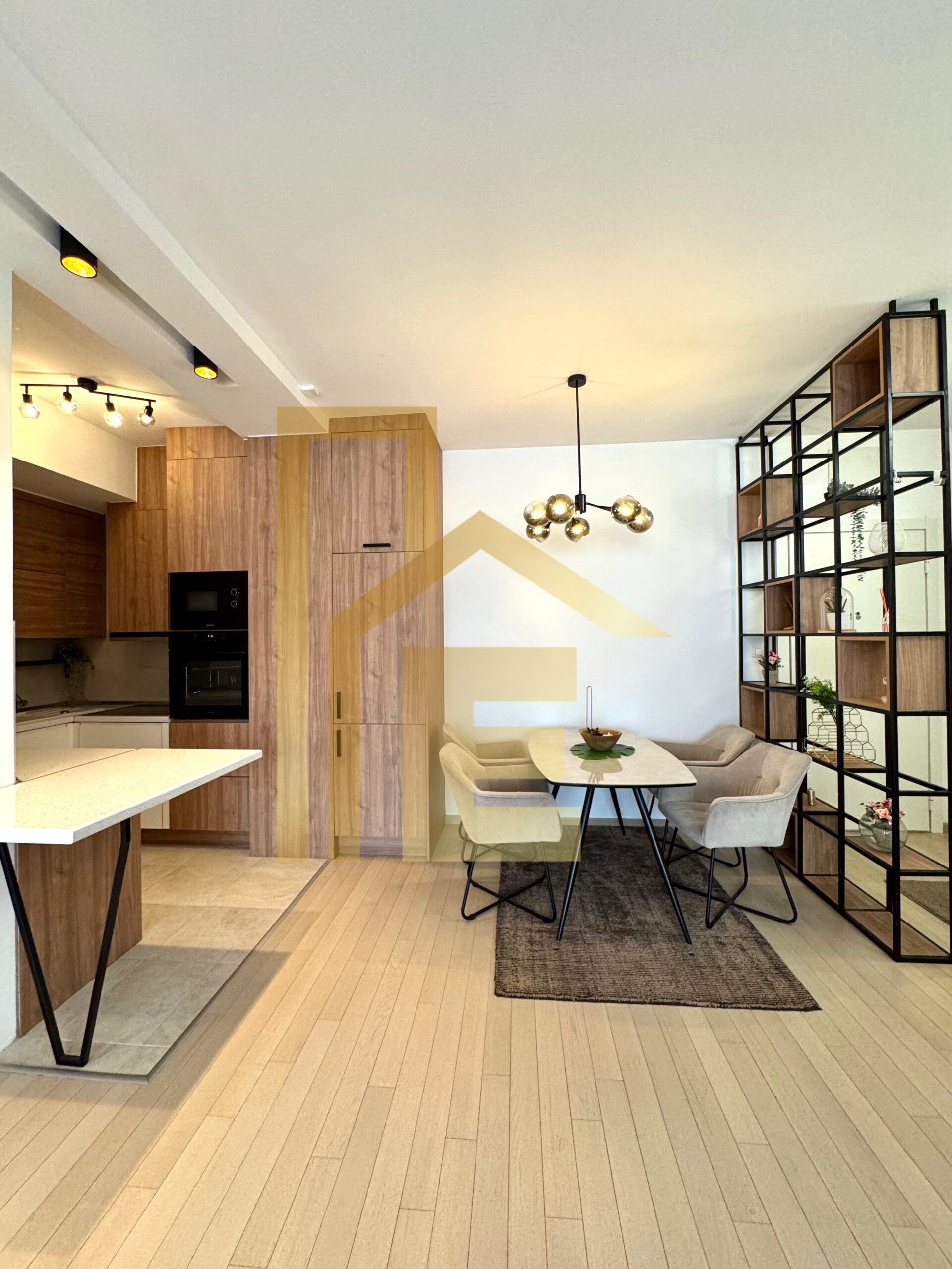 LUX trosoban stan sa garažom, Centar slika 11