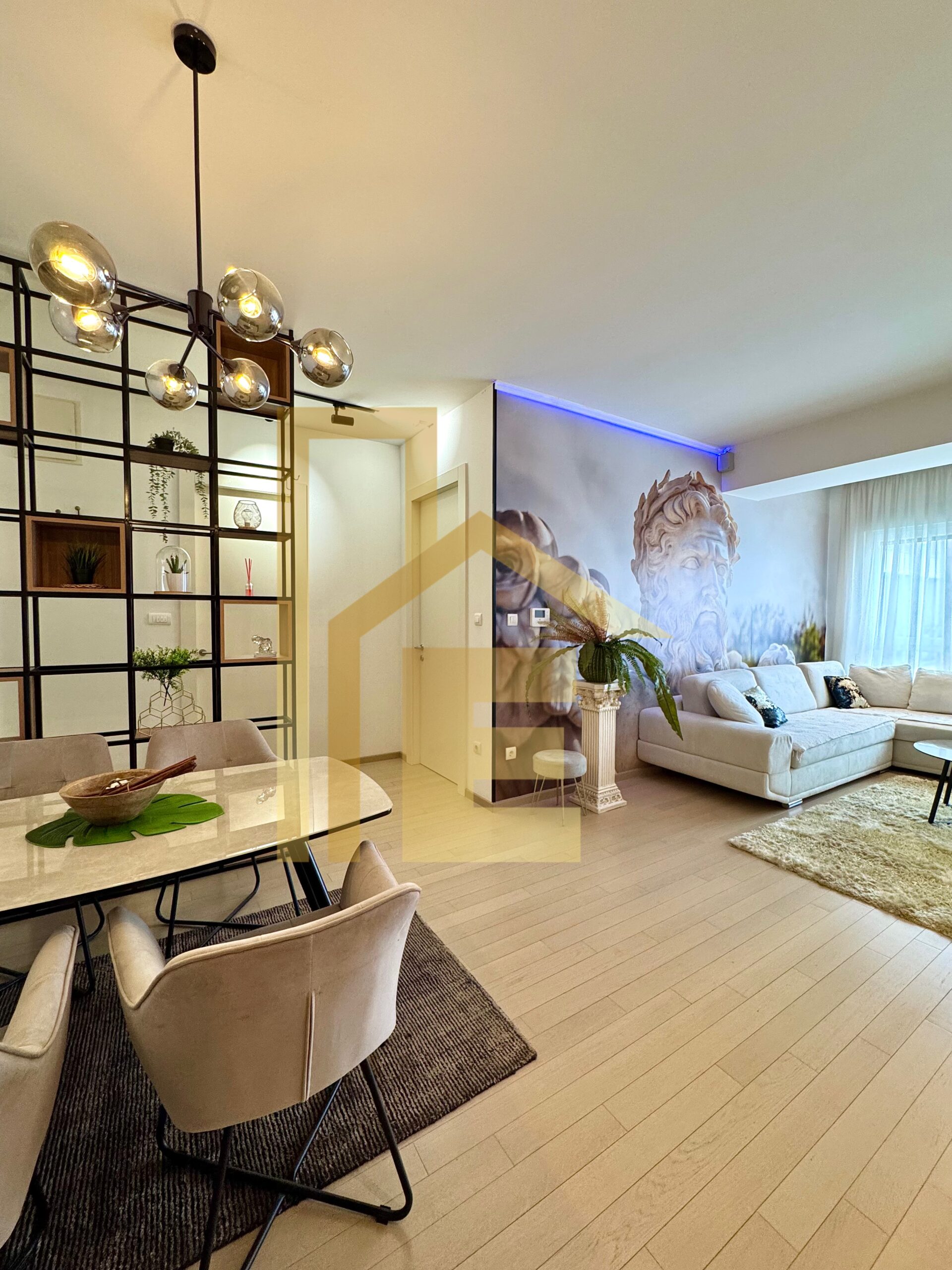 LUX trosoban stan sa garažom, Centar slika 13