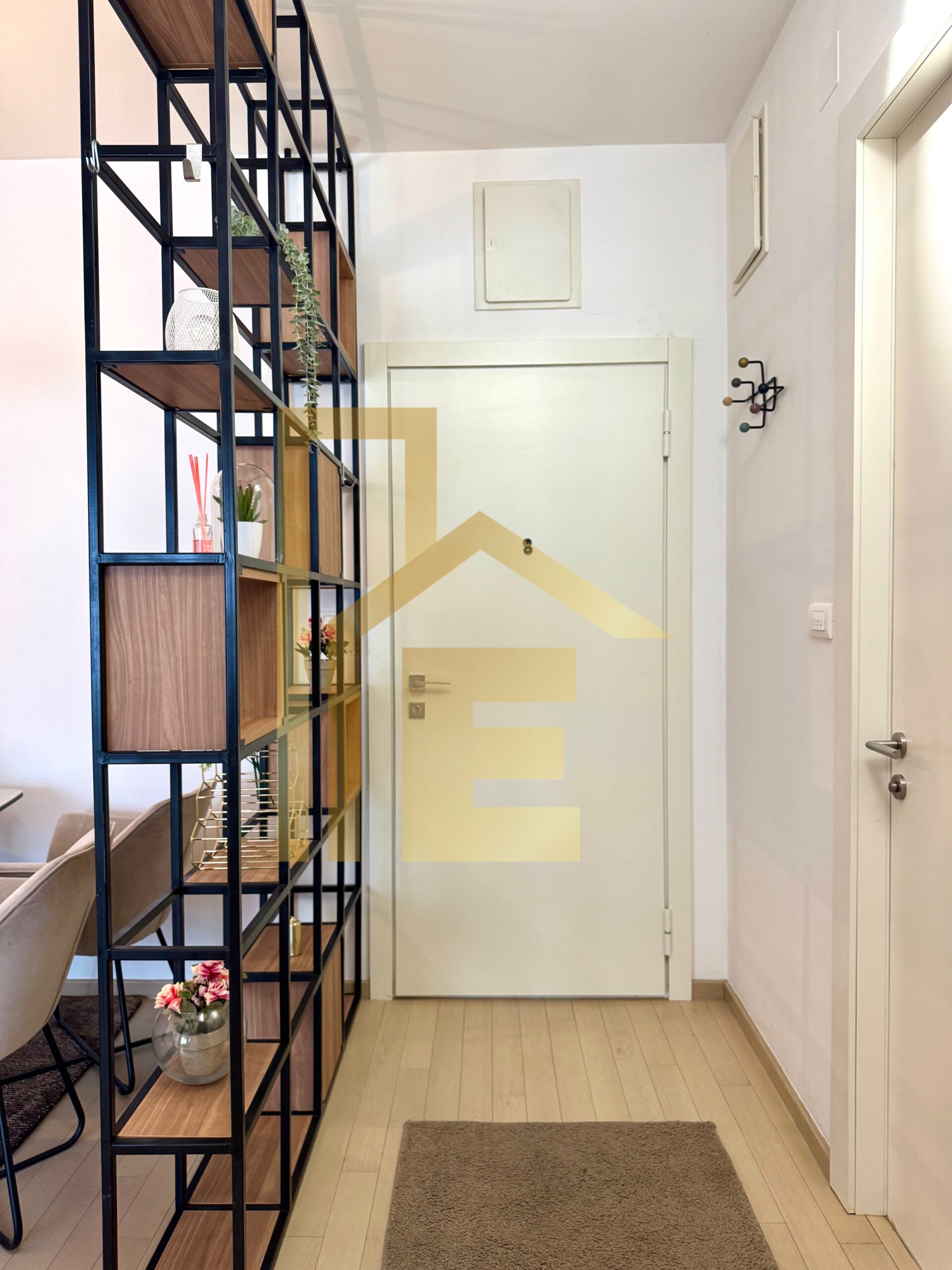 LUX trosoban stan sa garažom, Centar slika 16