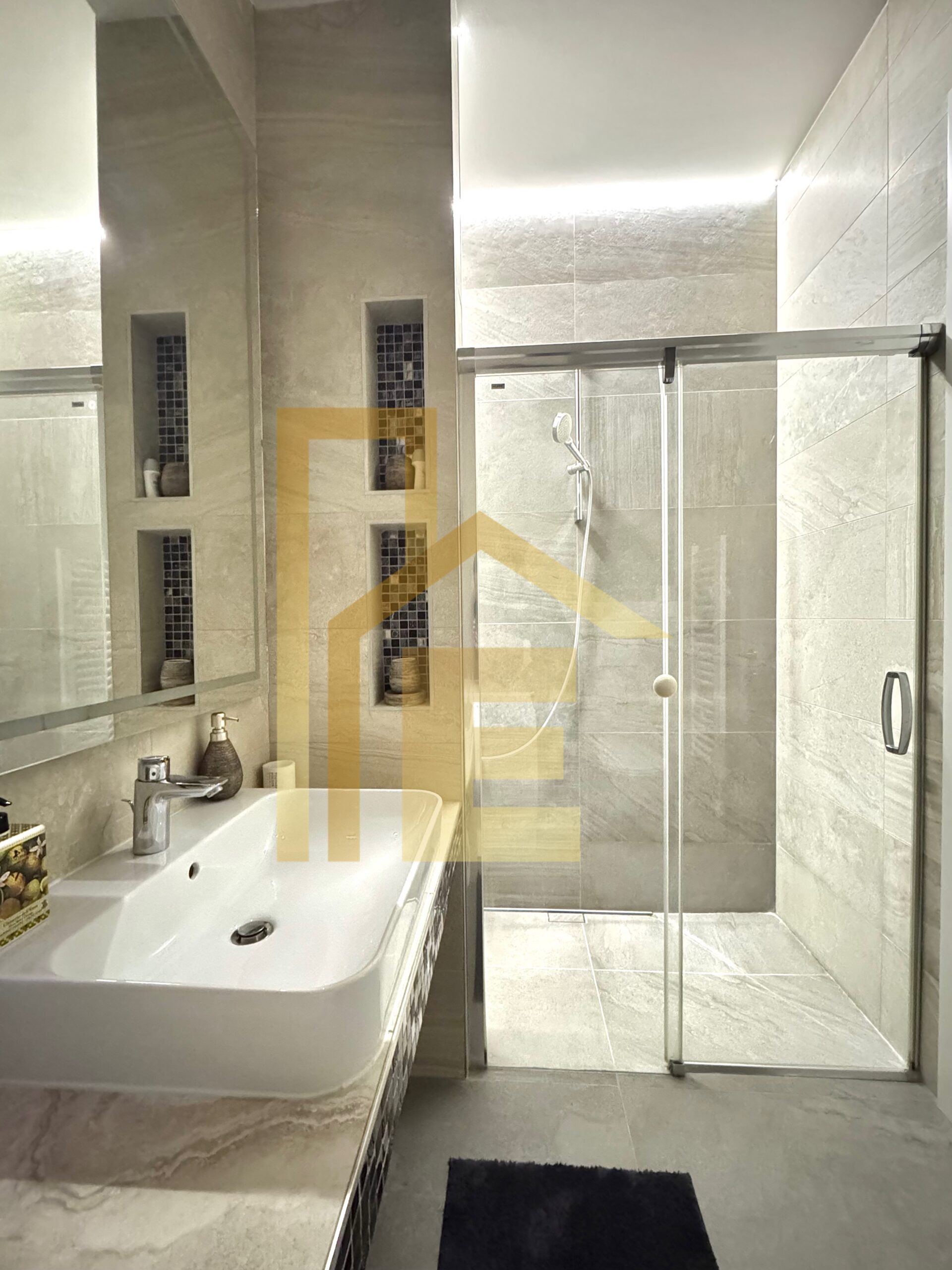 LUX trosoban stan sa garažom, Centar slika 25