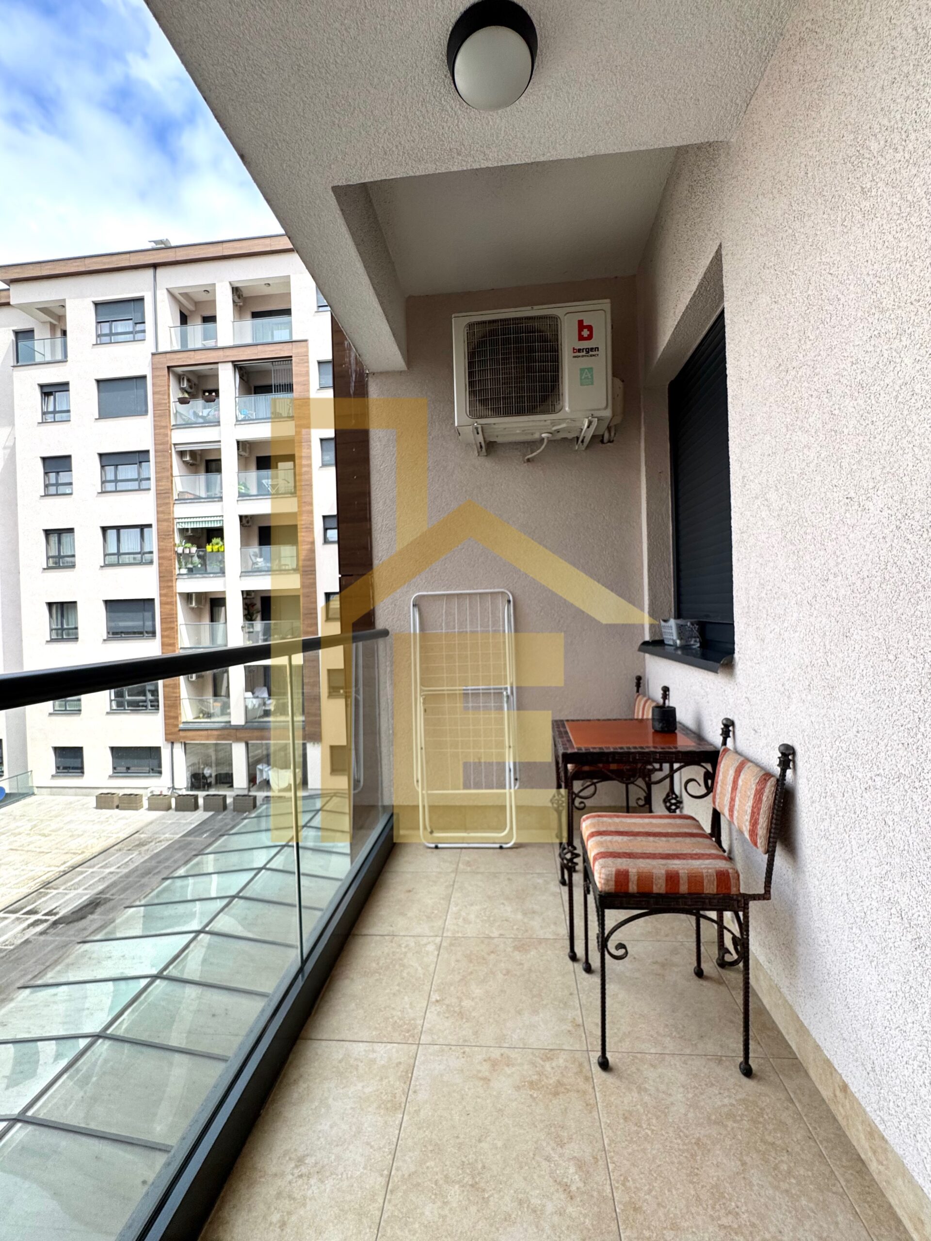 LUX trosoban stan sa garažom, Centar slika 23