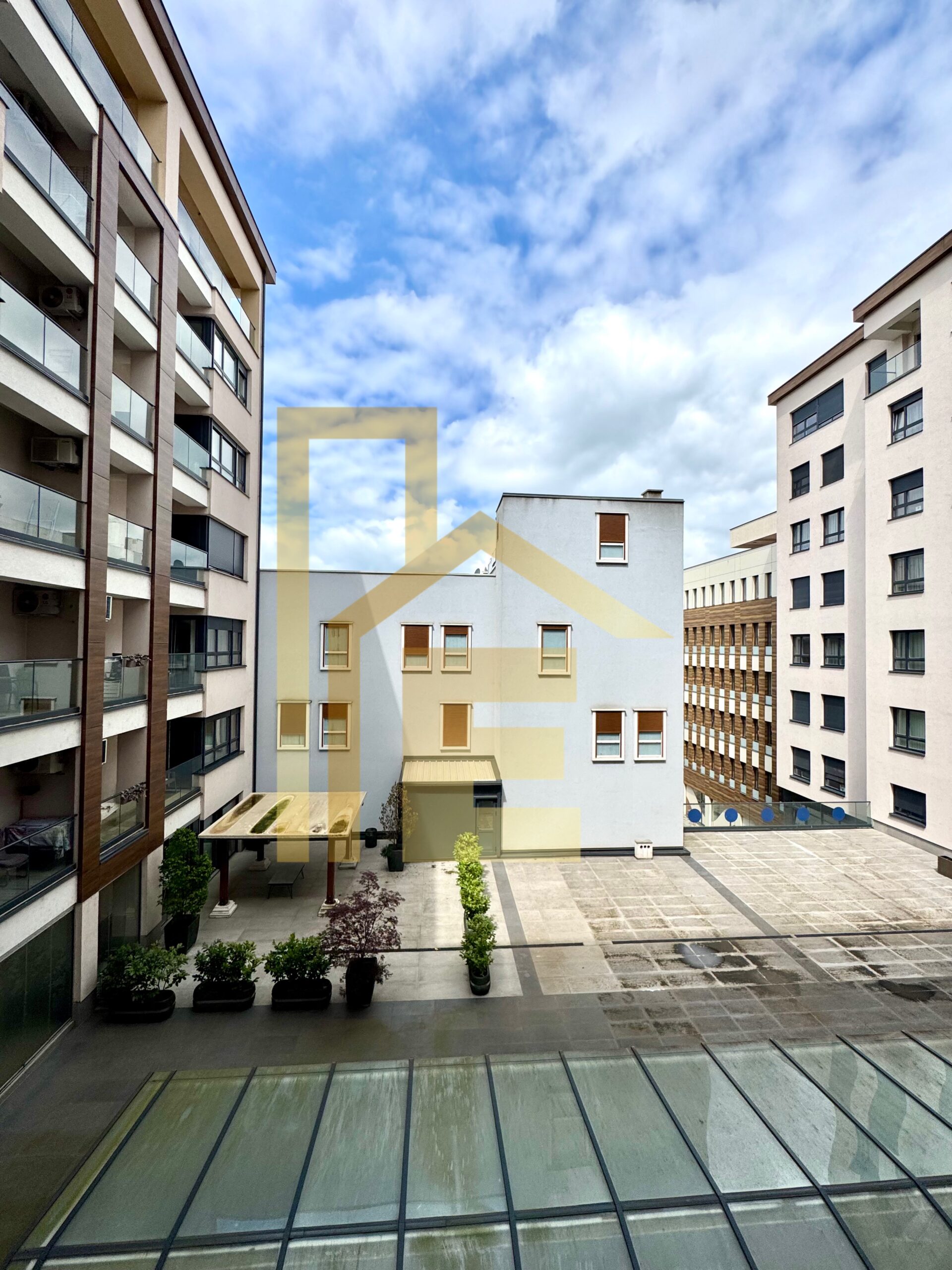 LUX trosoban stan sa garažom, Centar slika 22