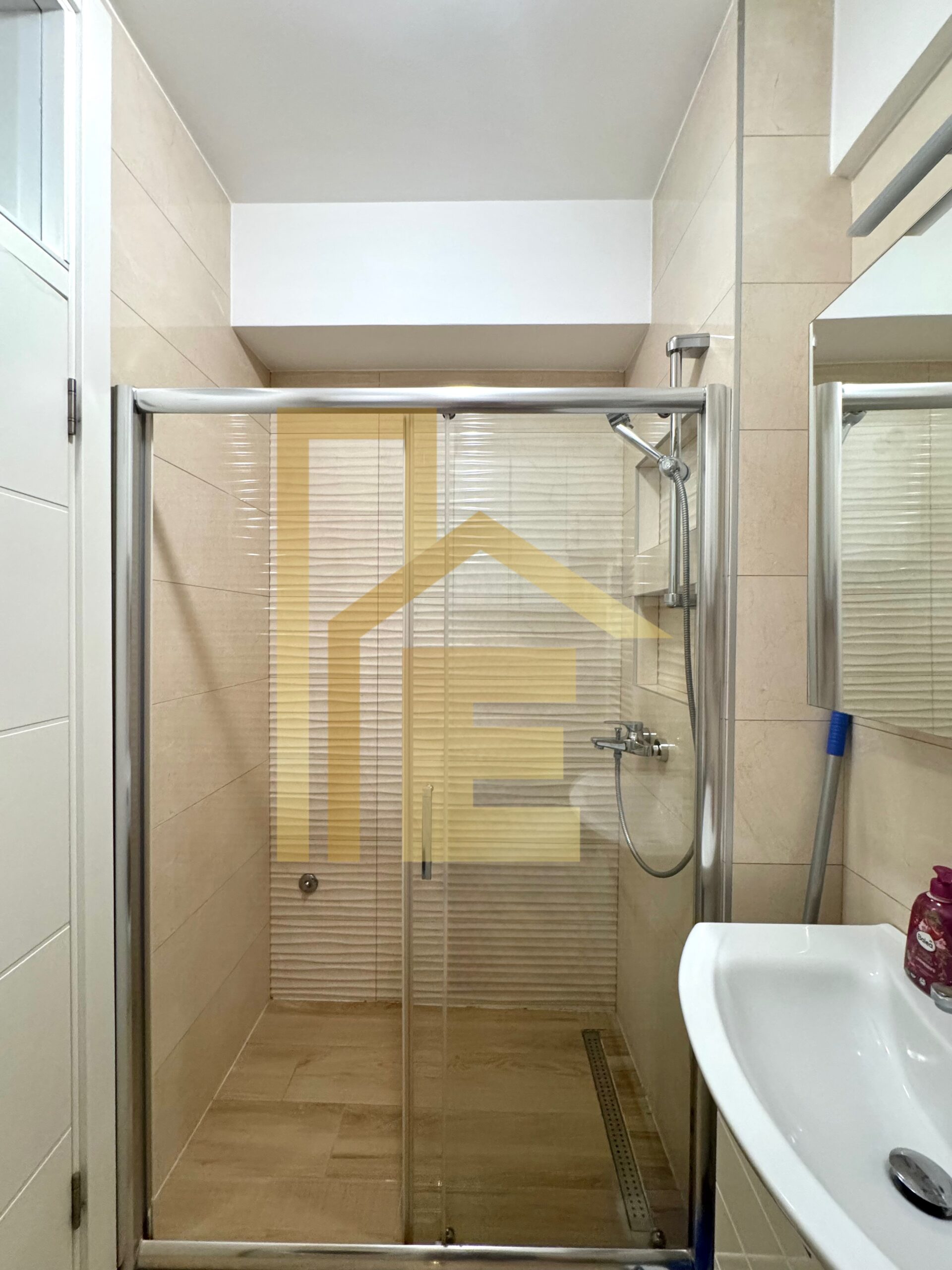 Dvosoban stan sa parkingom kod hotela Marriott slika 18