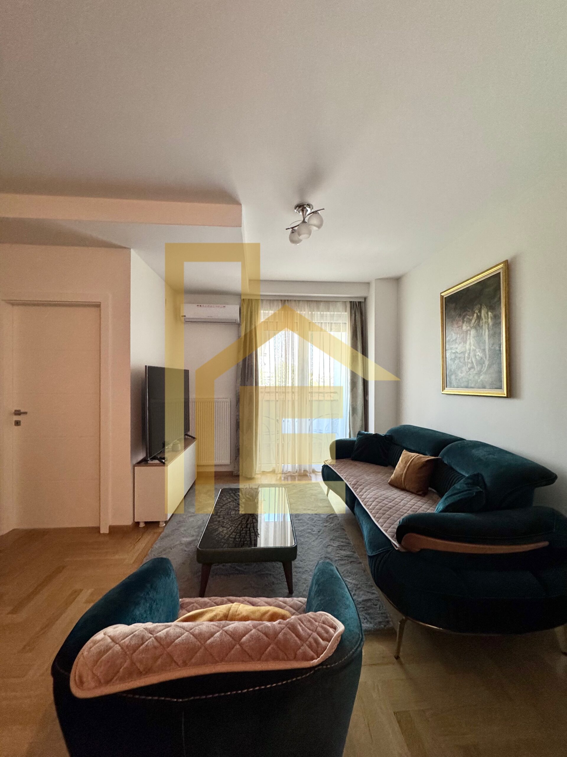 Iznajmljujemo trosoban stan sa garažom, SPO Casa Mia slika 2
