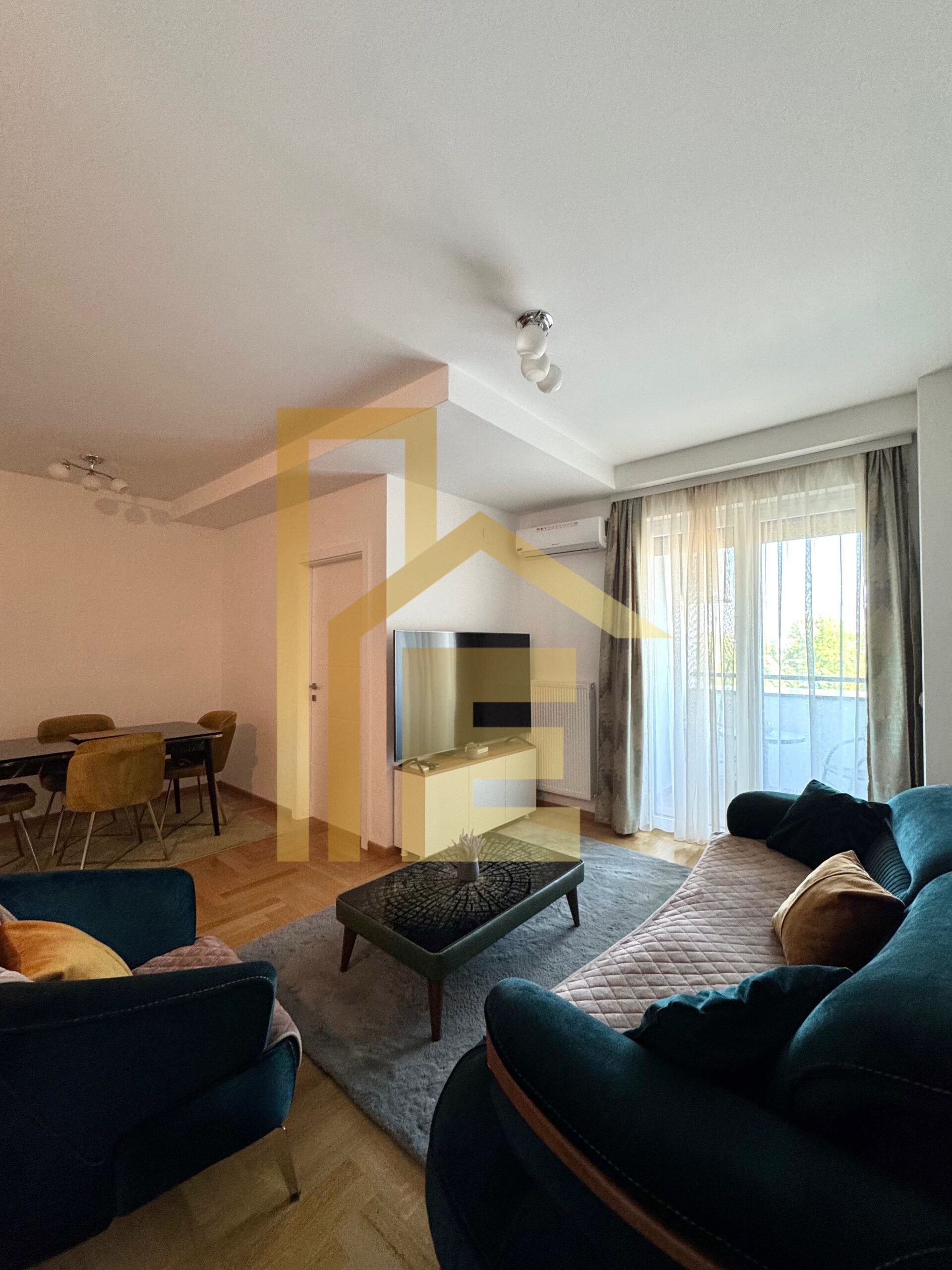 Iznajmljujemo trosoban stan sa garažom, SPO Casa Mia slika 4