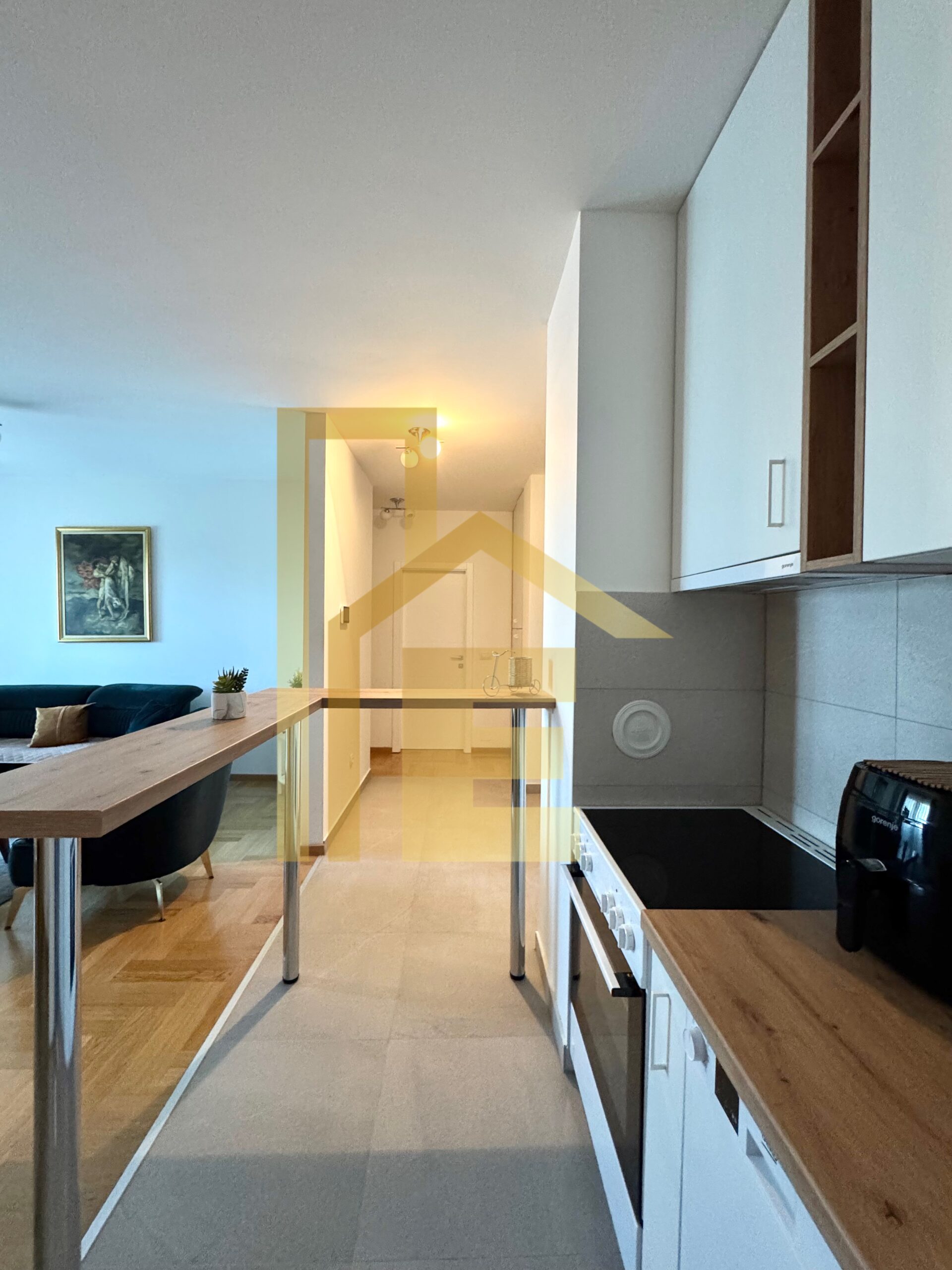 Iznajmljujemo trosoban stan sa garažom, SPO Casa Mia slika 12