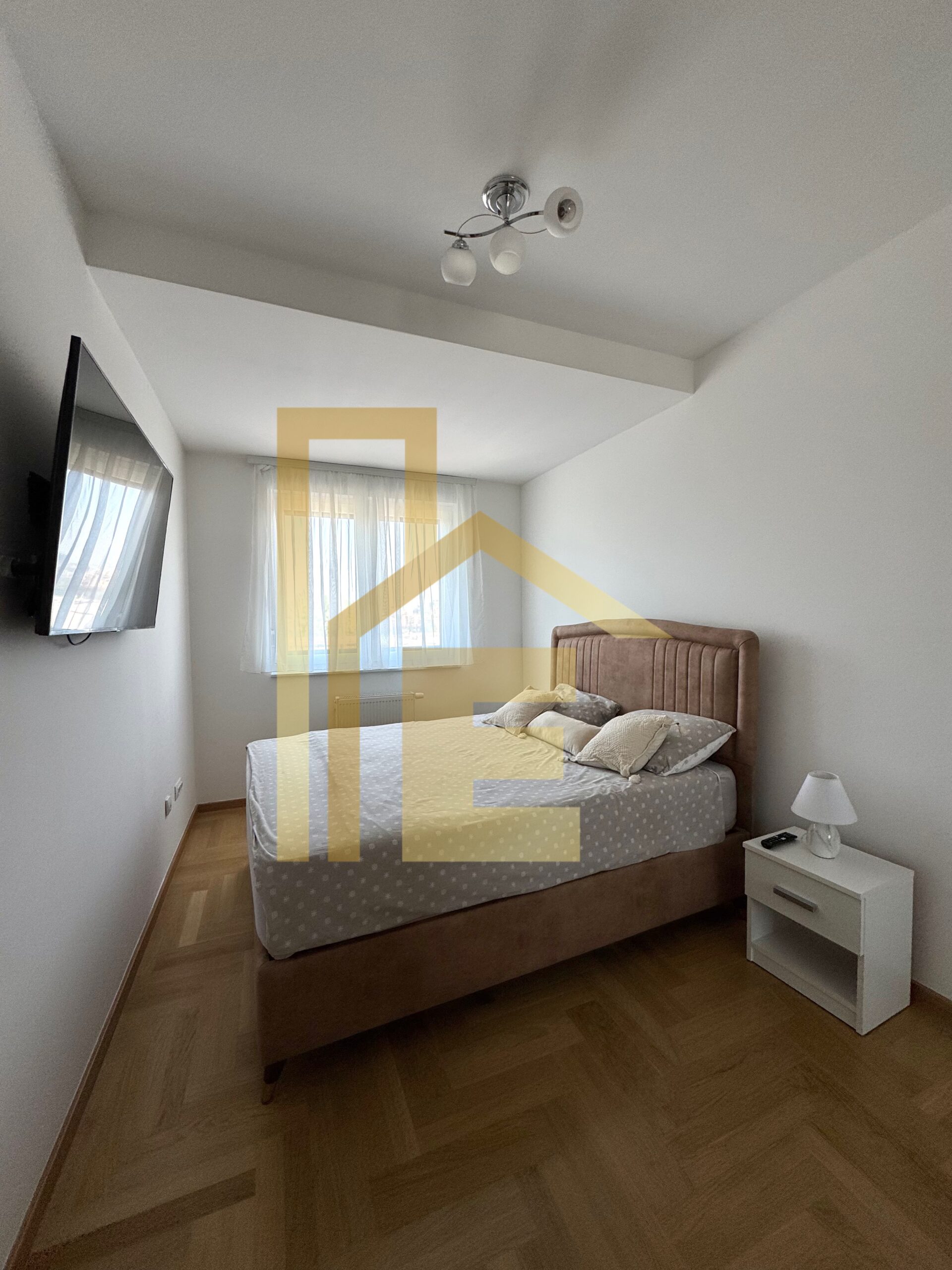Iznajmljujemo trosoban stan sa garažom, SPO Casa Mia slika 15