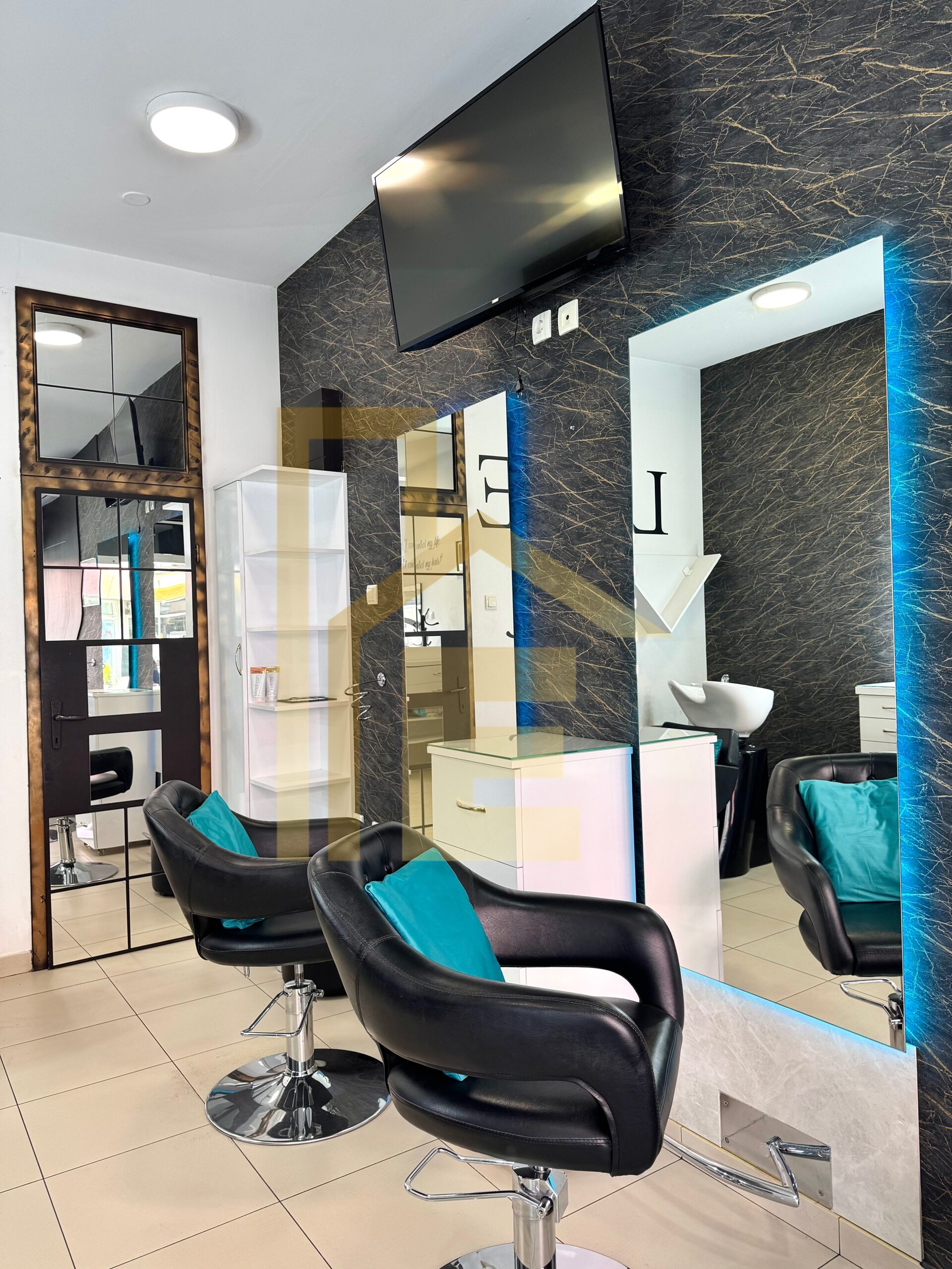 Iznajmljujemo frizersko – kozmetički salon, podnožje Starčevice slika 4