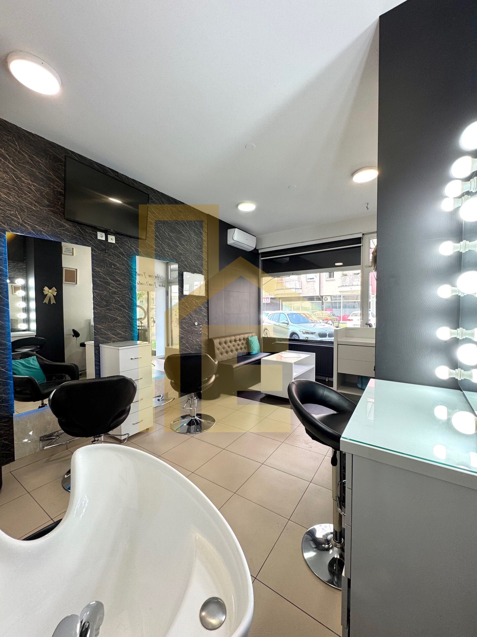 Iznajmljujemo frizersko – kozmetički salon, podnožje Starčevice slika 11
