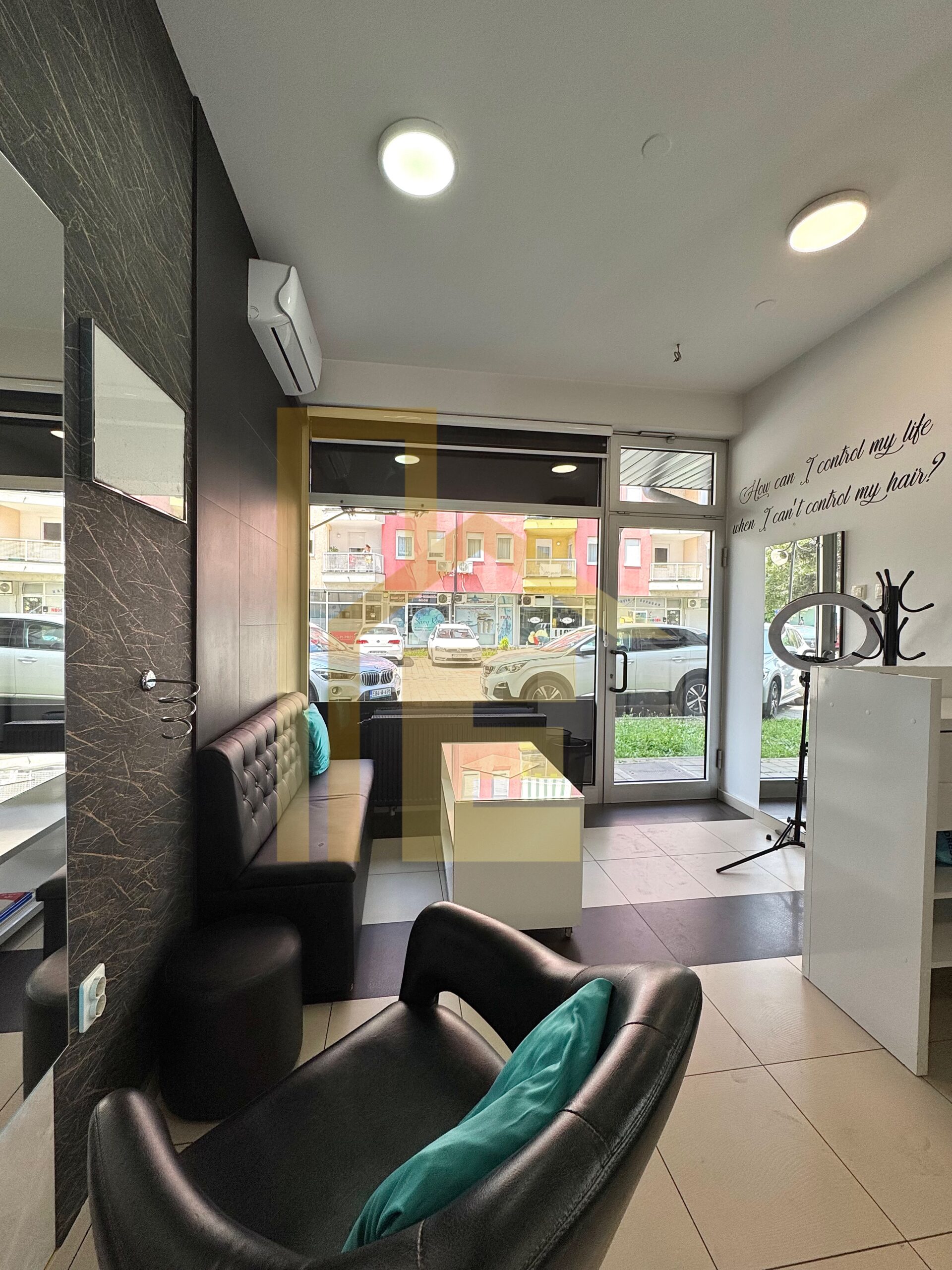 Iznajmljujemo frizersko – kozmetički salon, podnožje Starčevice slika 10