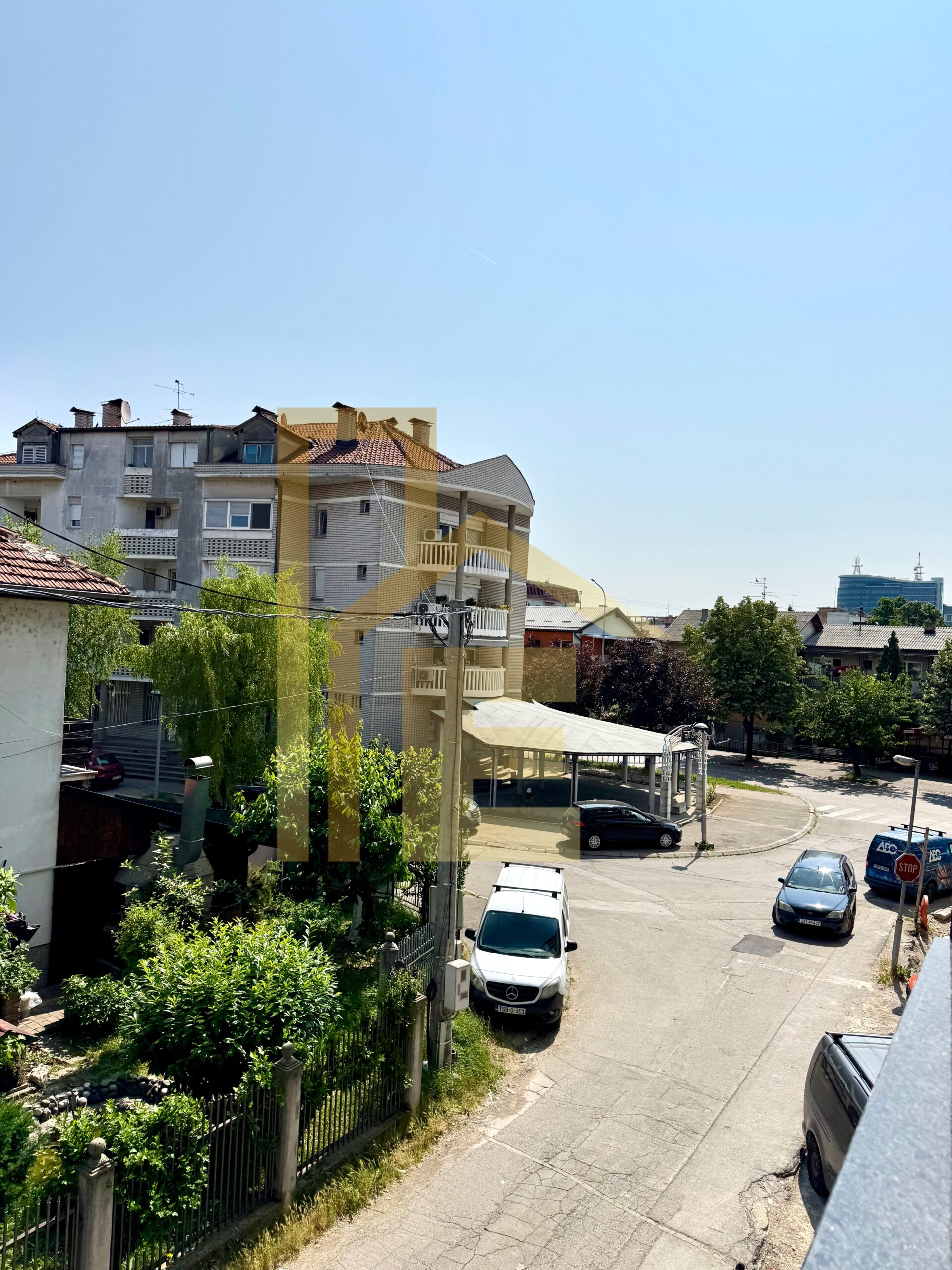 Na prodaju komforan četverosoban stan, Nova Varoš slika 16