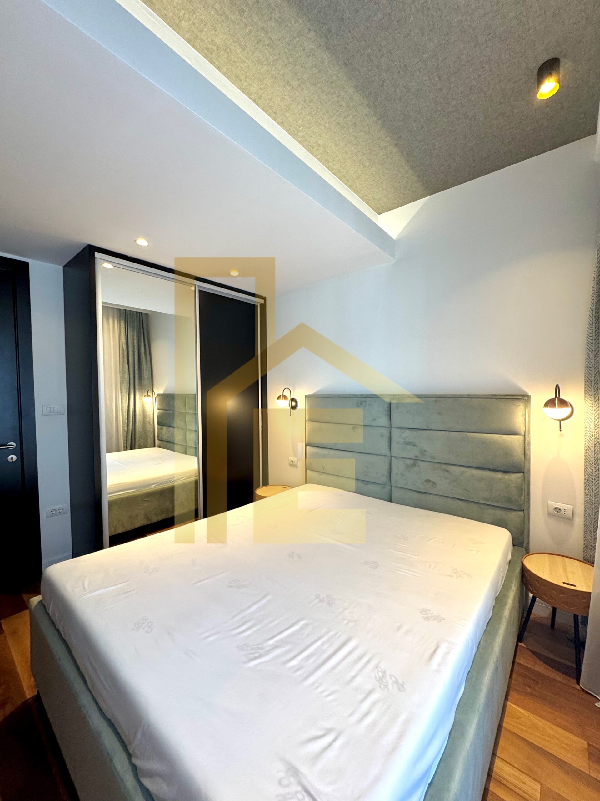 LUX trosoban stan sa garažom, Centar slika 19