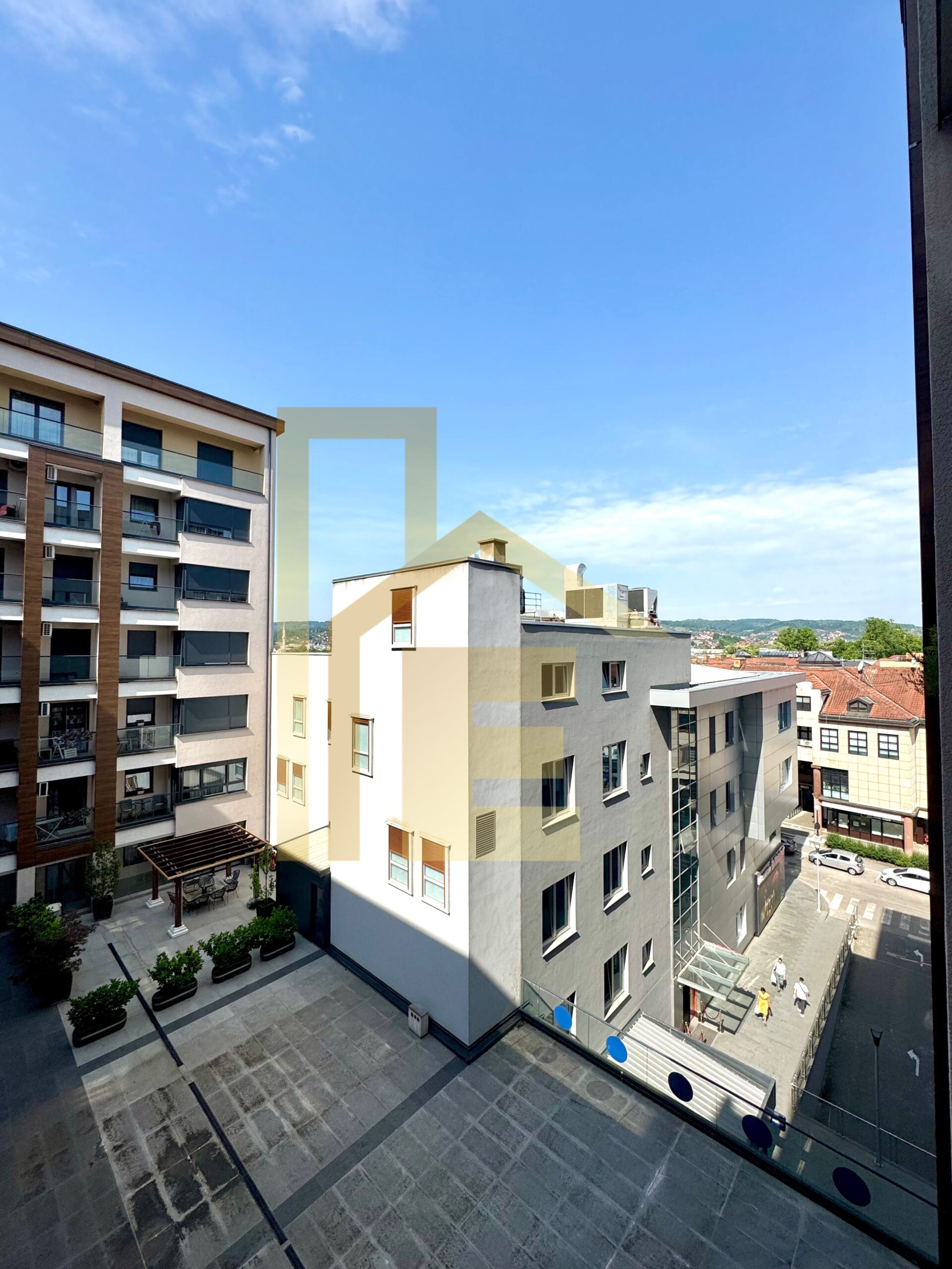 LUX trosoban stan sa garažom, Centar slika 25