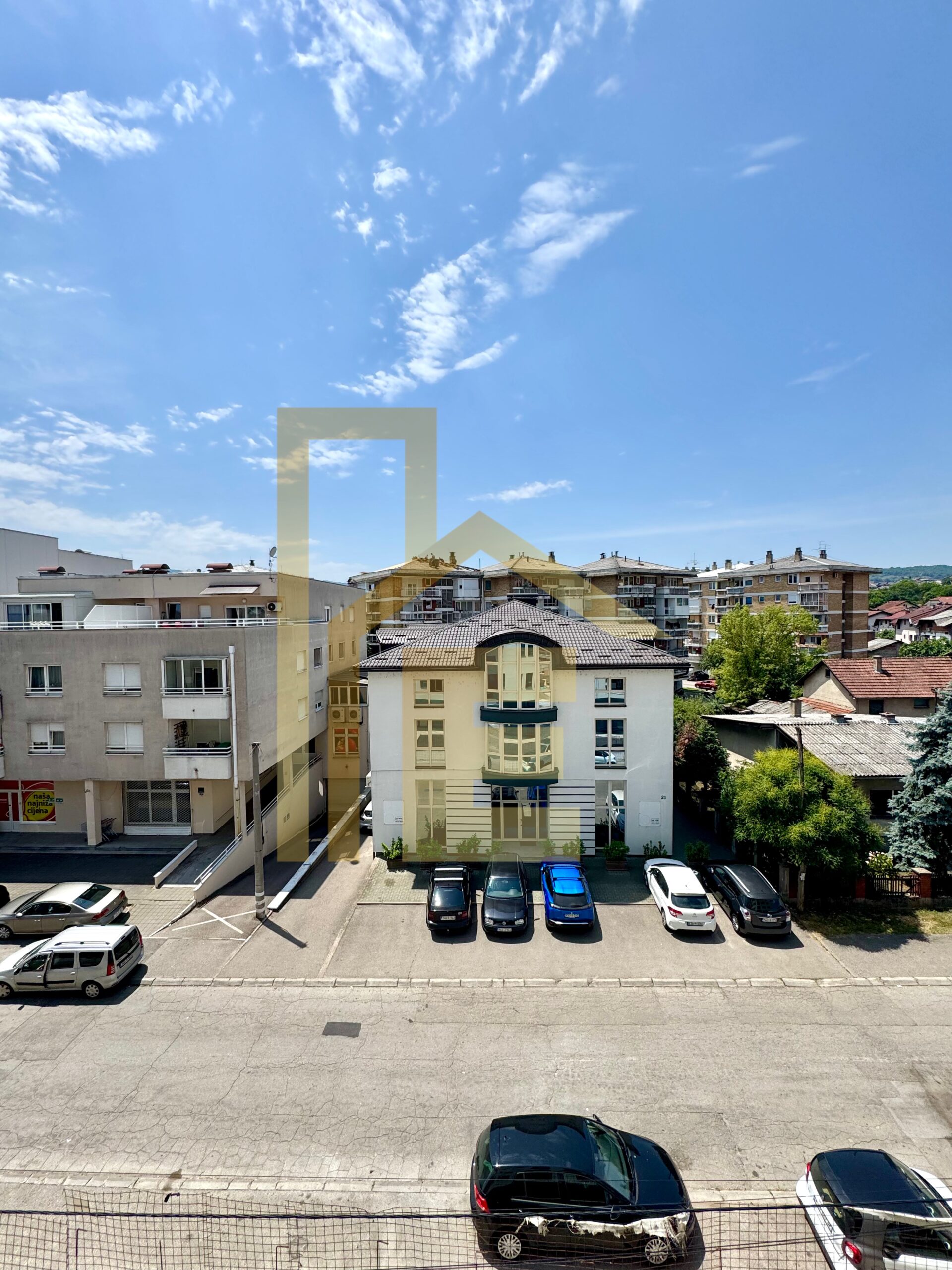 Na prodaju trosoban stan izuzetnog rasporeda, Nova Varoš slika 21