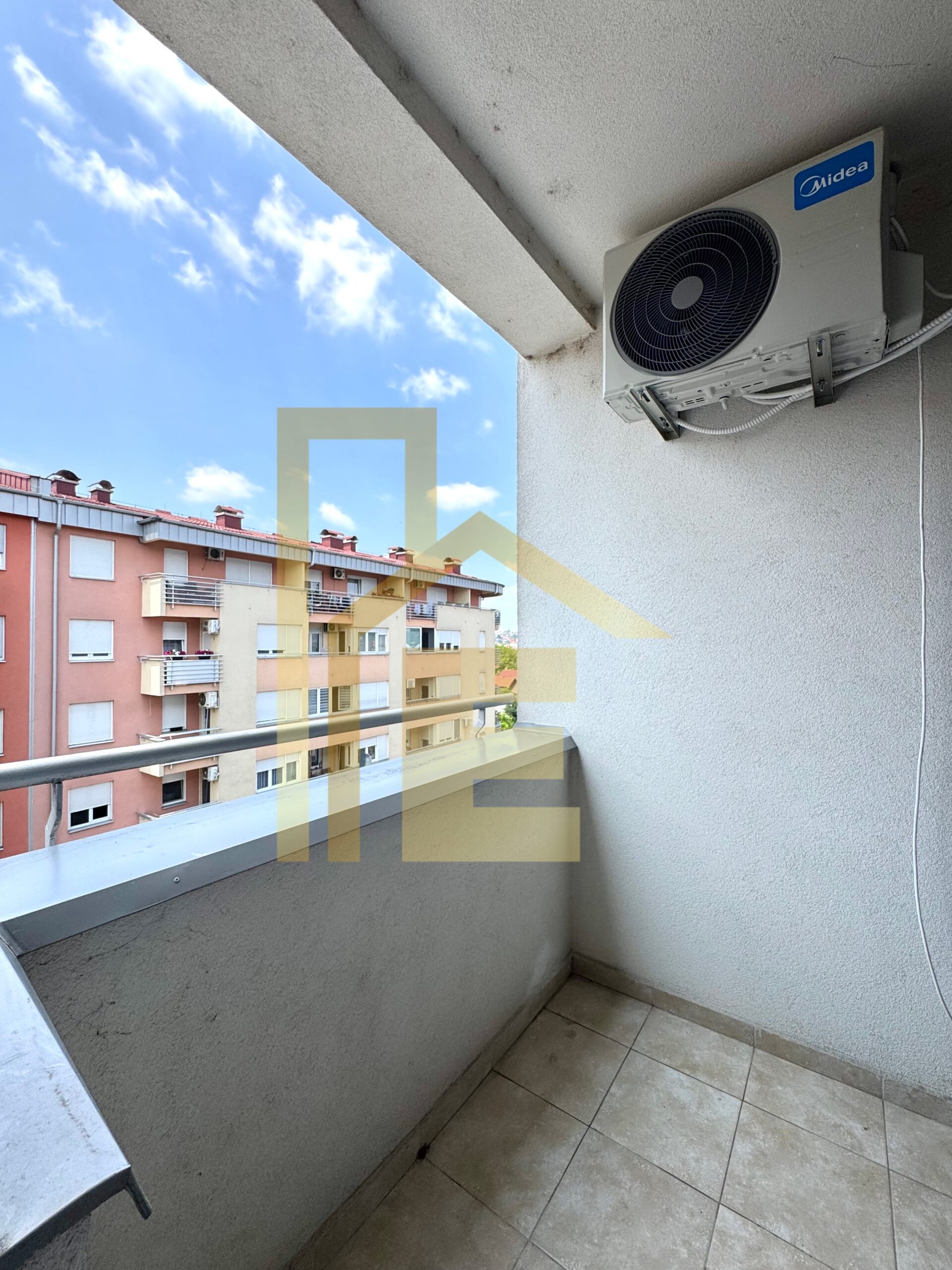 Iznajmljujemo dvosoban stan kod TC Tropic slika 16