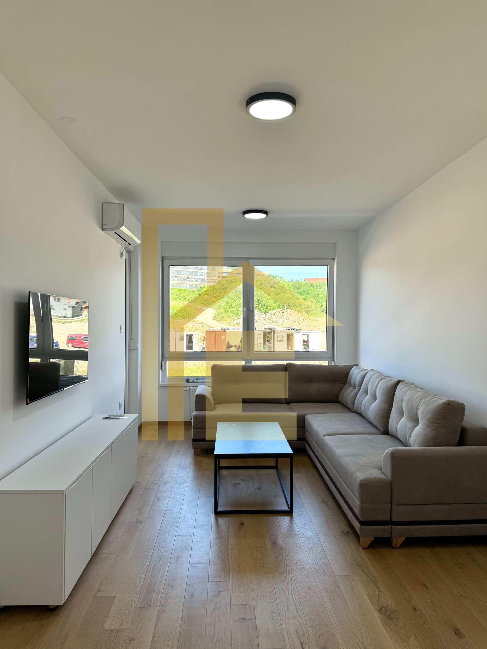 Dvosoban stan sa garažom, naselje Panorama slika 3