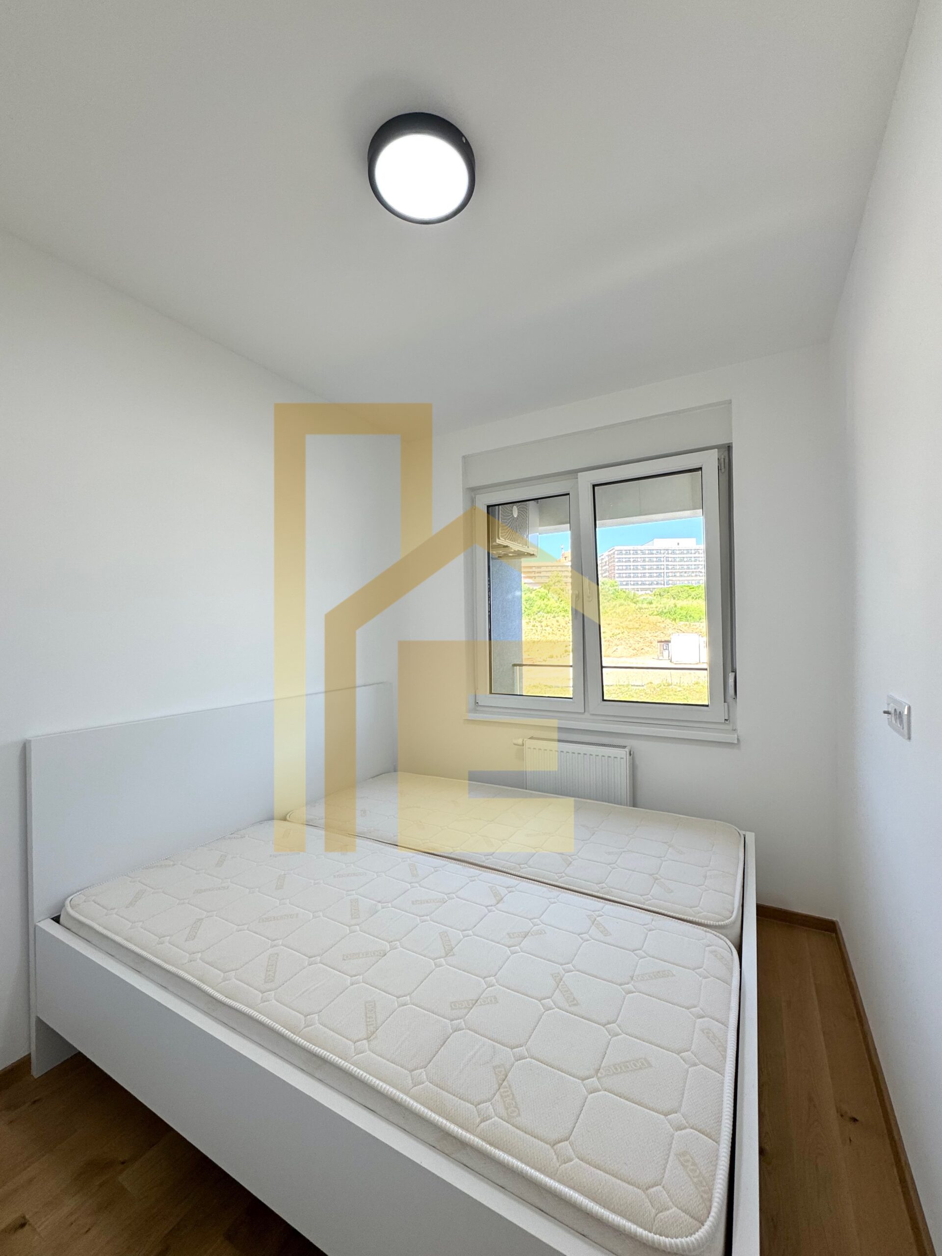 Dvosoban stan sa garažom, naselje Panorama slika 12