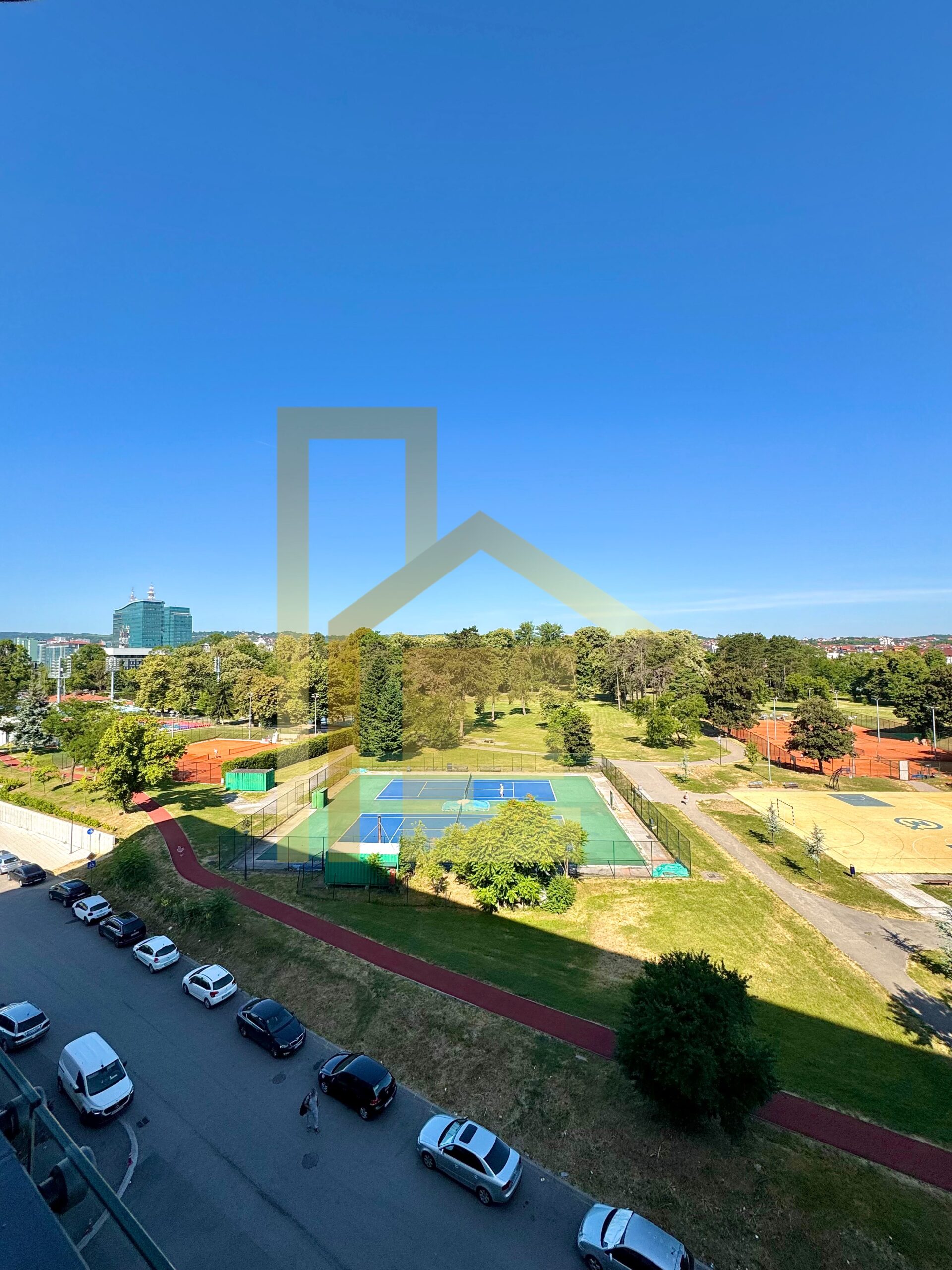 LUX trosoban stan sa garažom, Naselje Park slika 22