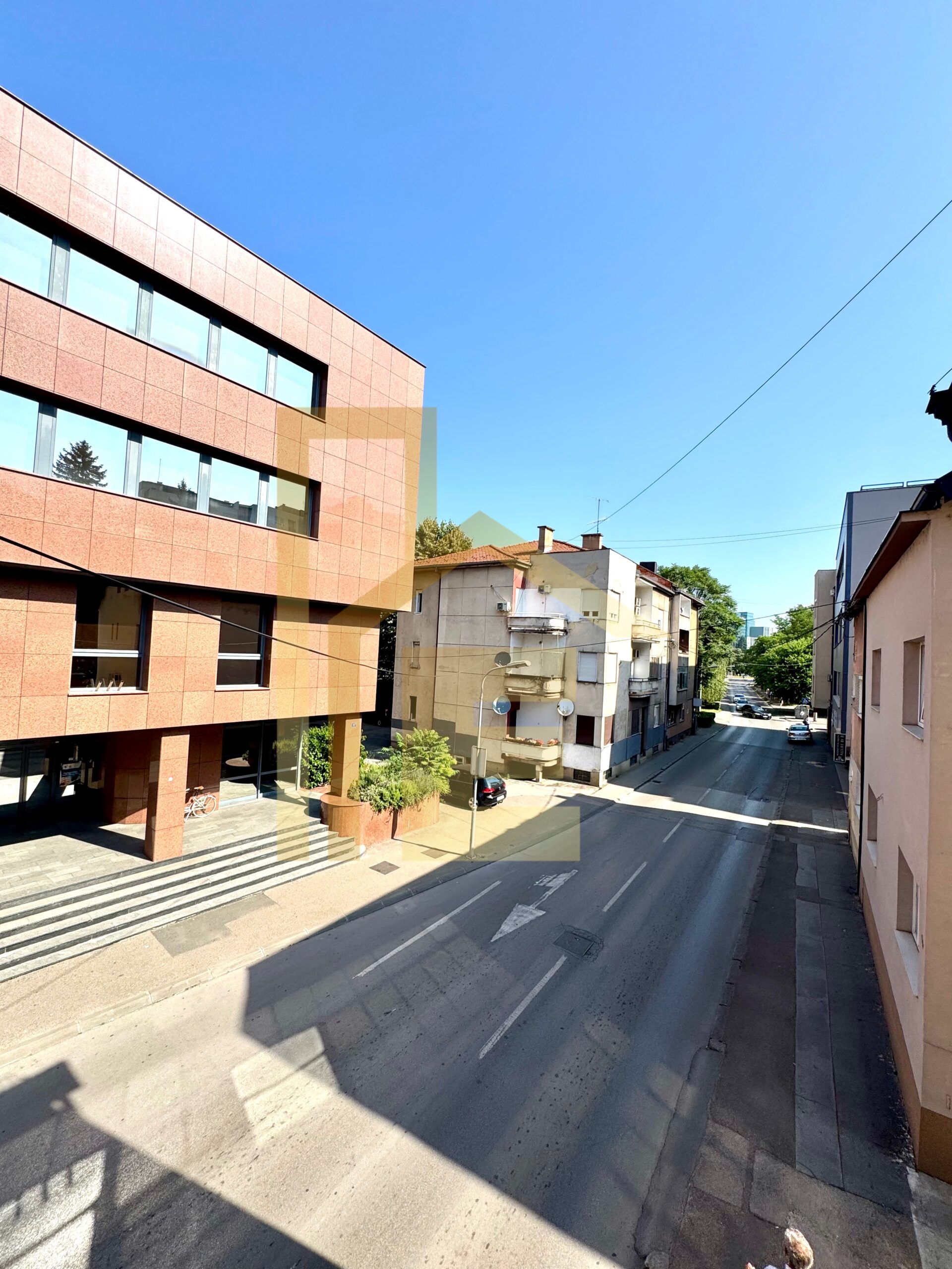 Iznajmljujemo poslovni objekat na atraktivnoj lokaciji slika 20