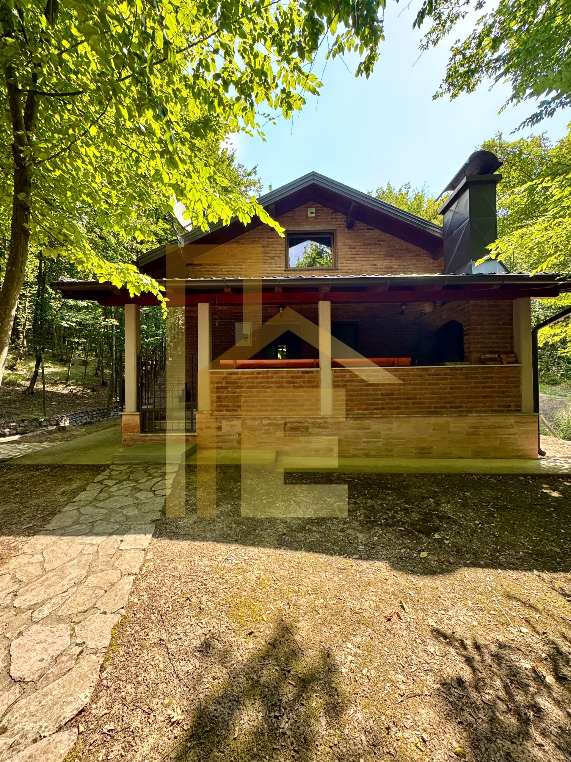 Na prodaju vikendica sa bazenom, naselje Šušnjari slika 8