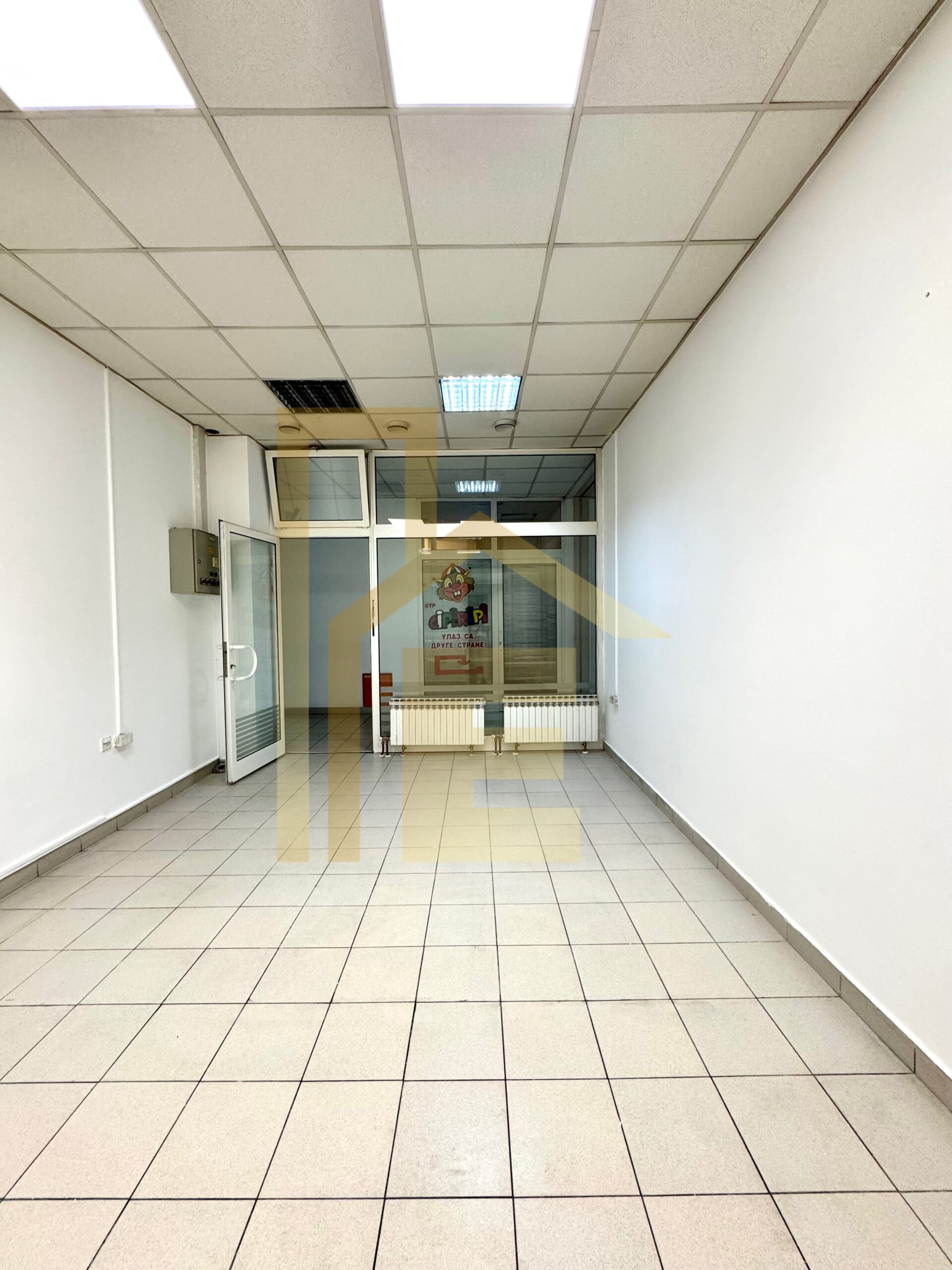 Iznajmljujemo poslovni prostor kod zgrade Vlade slika 5