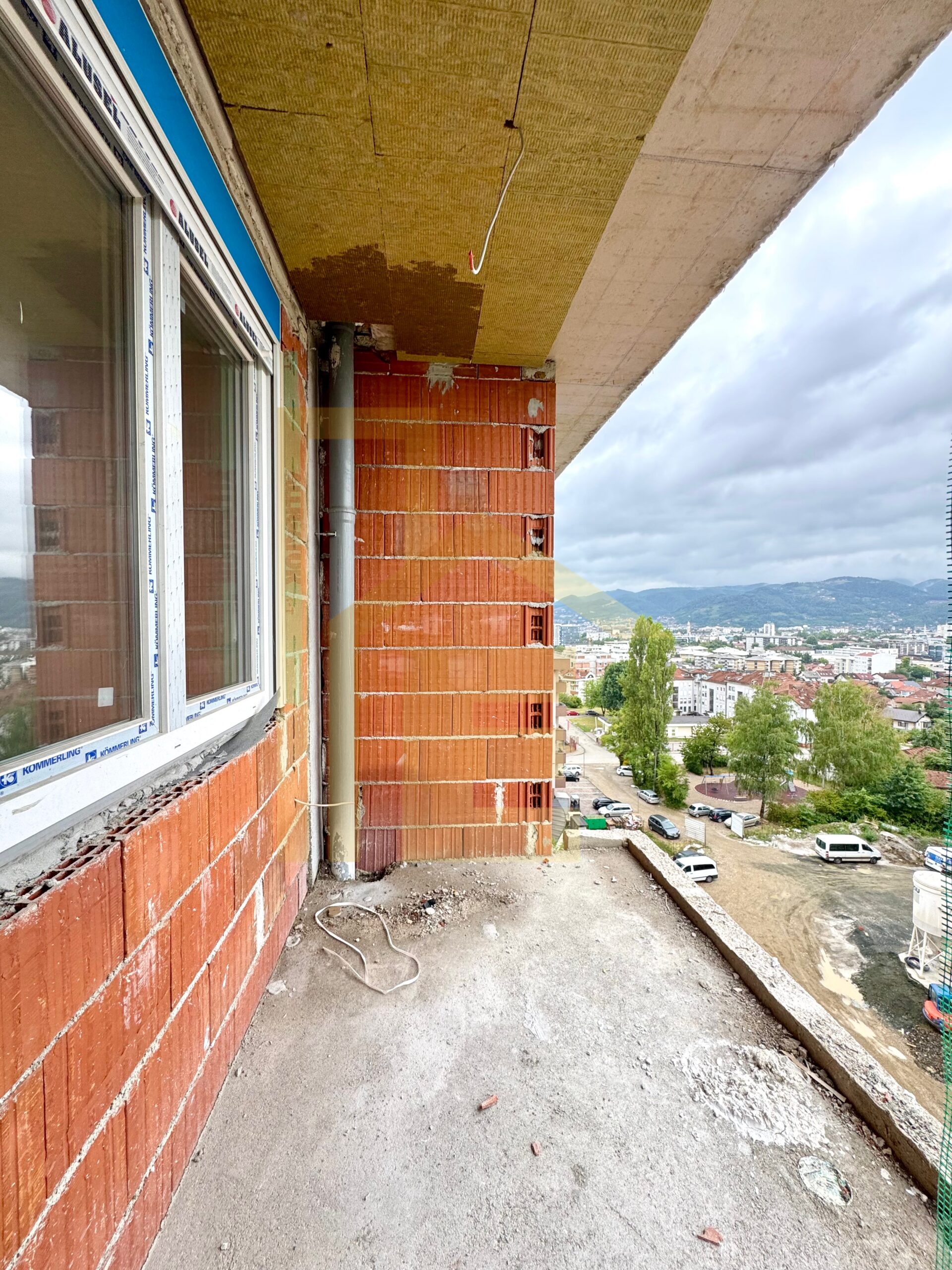 Na prodaju dvosoban stan sa panoramskim pogledom, naselje Paprikovac slika 11