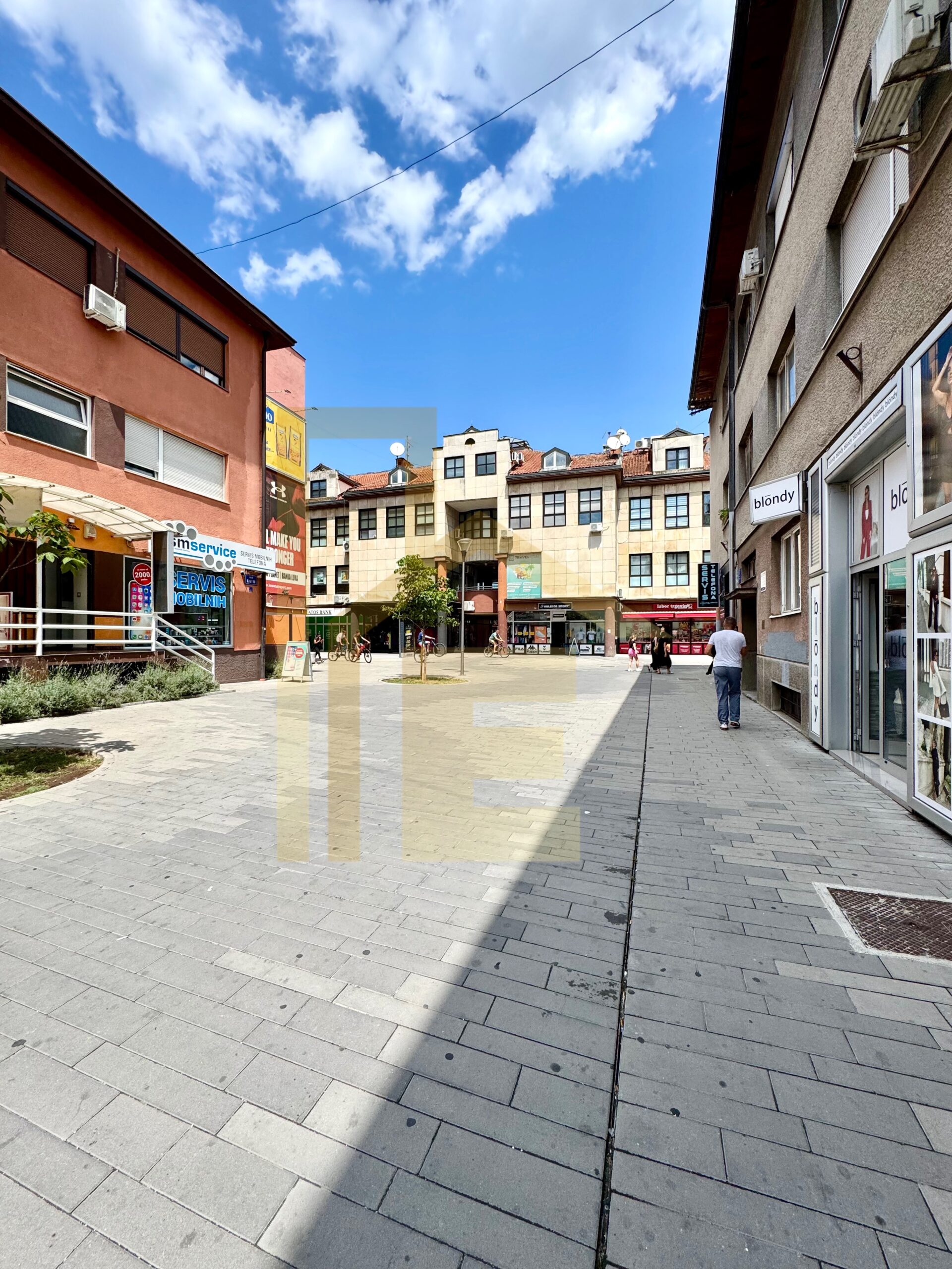 Dvosoban stan u strogom centru grada slika 3