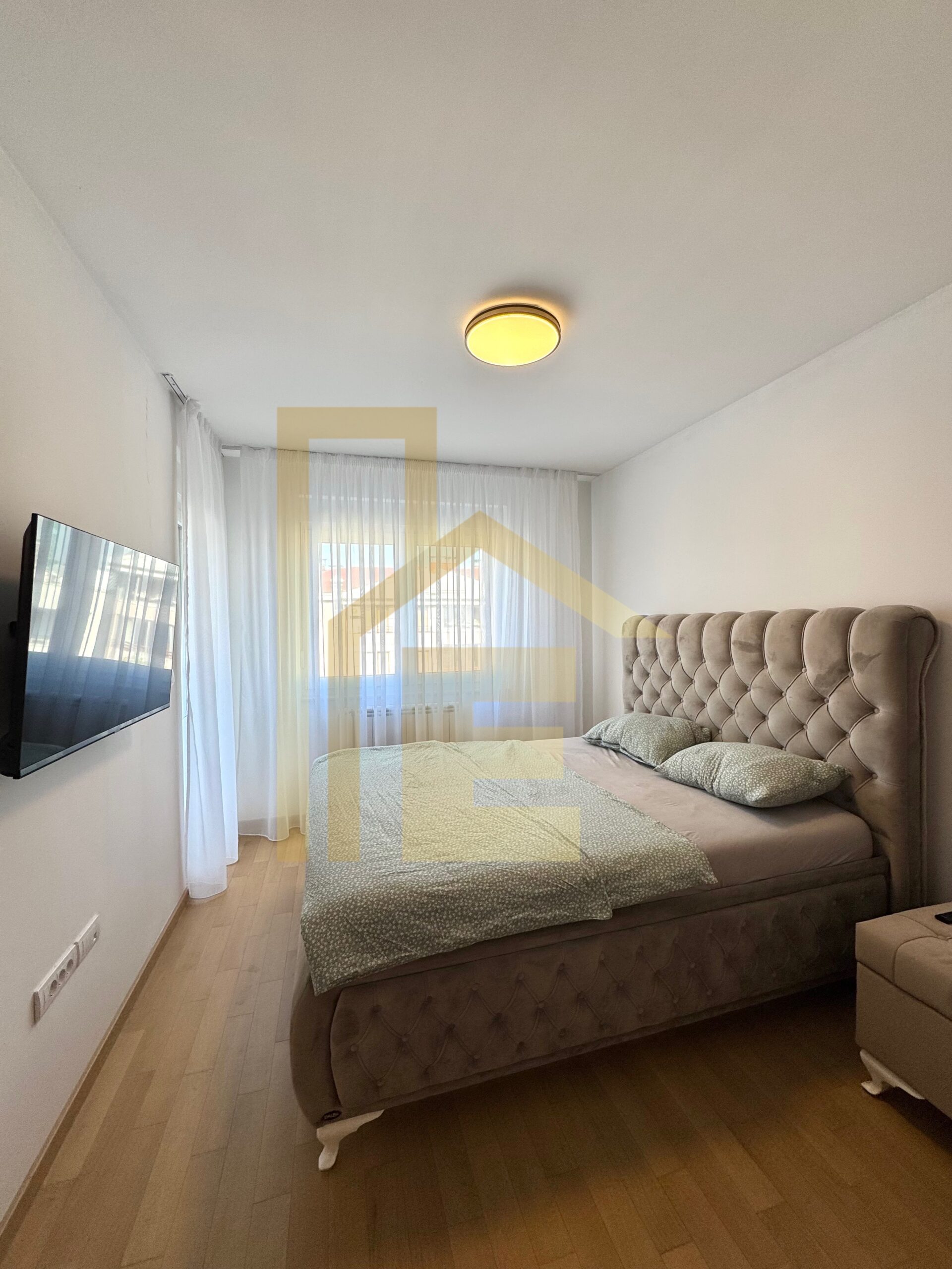 LUX trosoban stan sa garažom, Centar slika 11