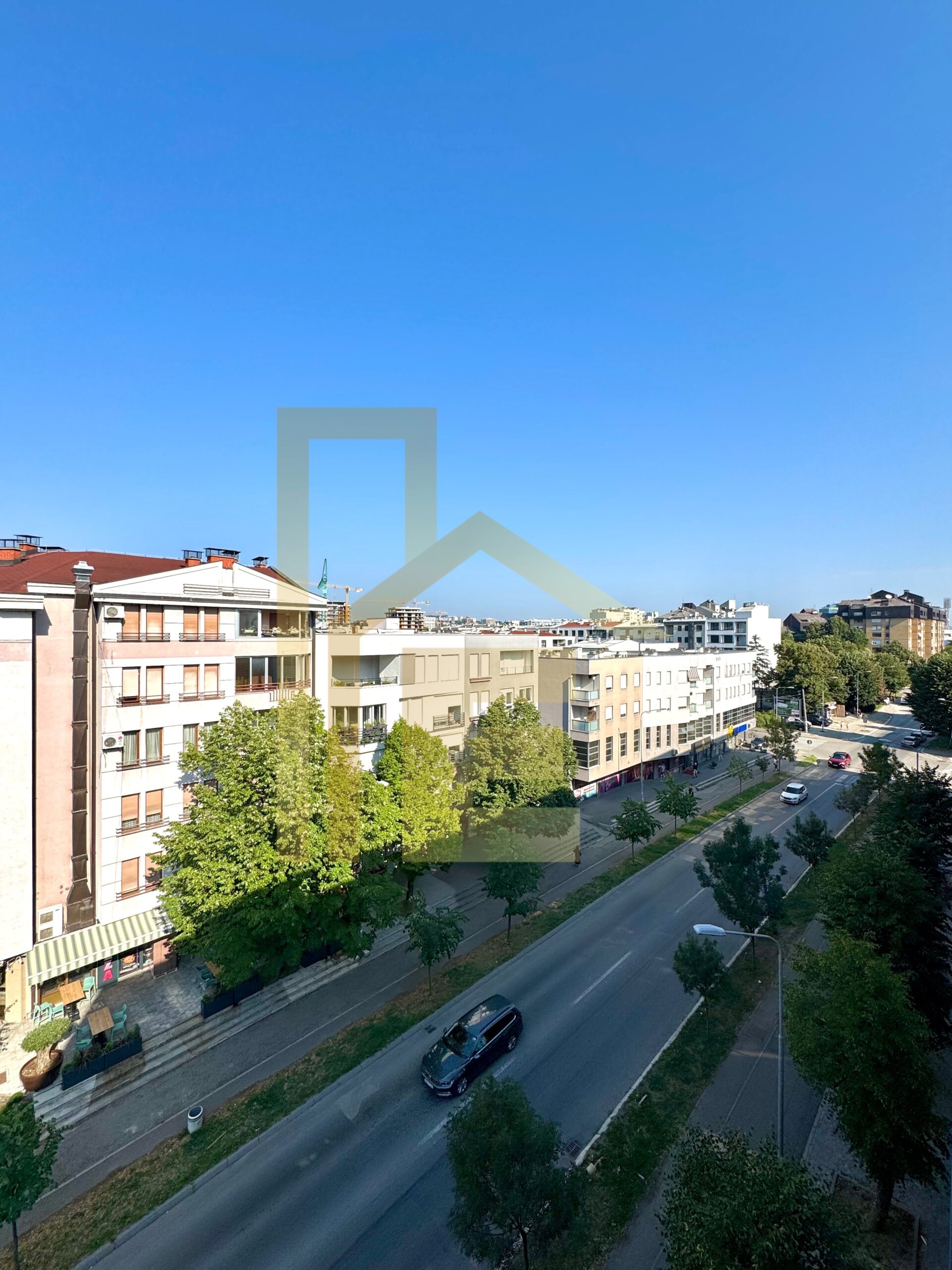 LUX trosoban stan sa garažom, Centar slika 19