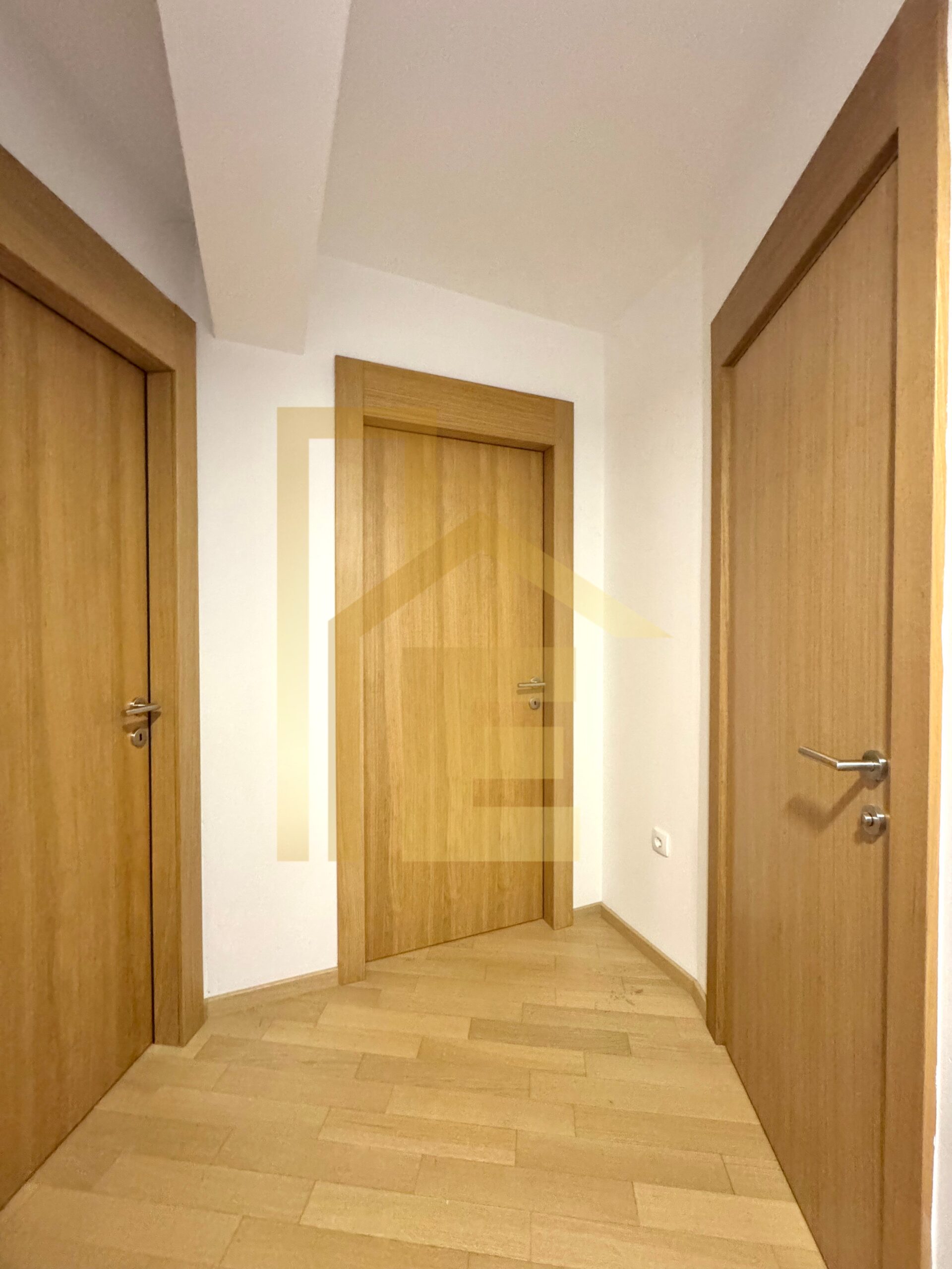 LUX trosoban stan sa garažom, Centar slika 17