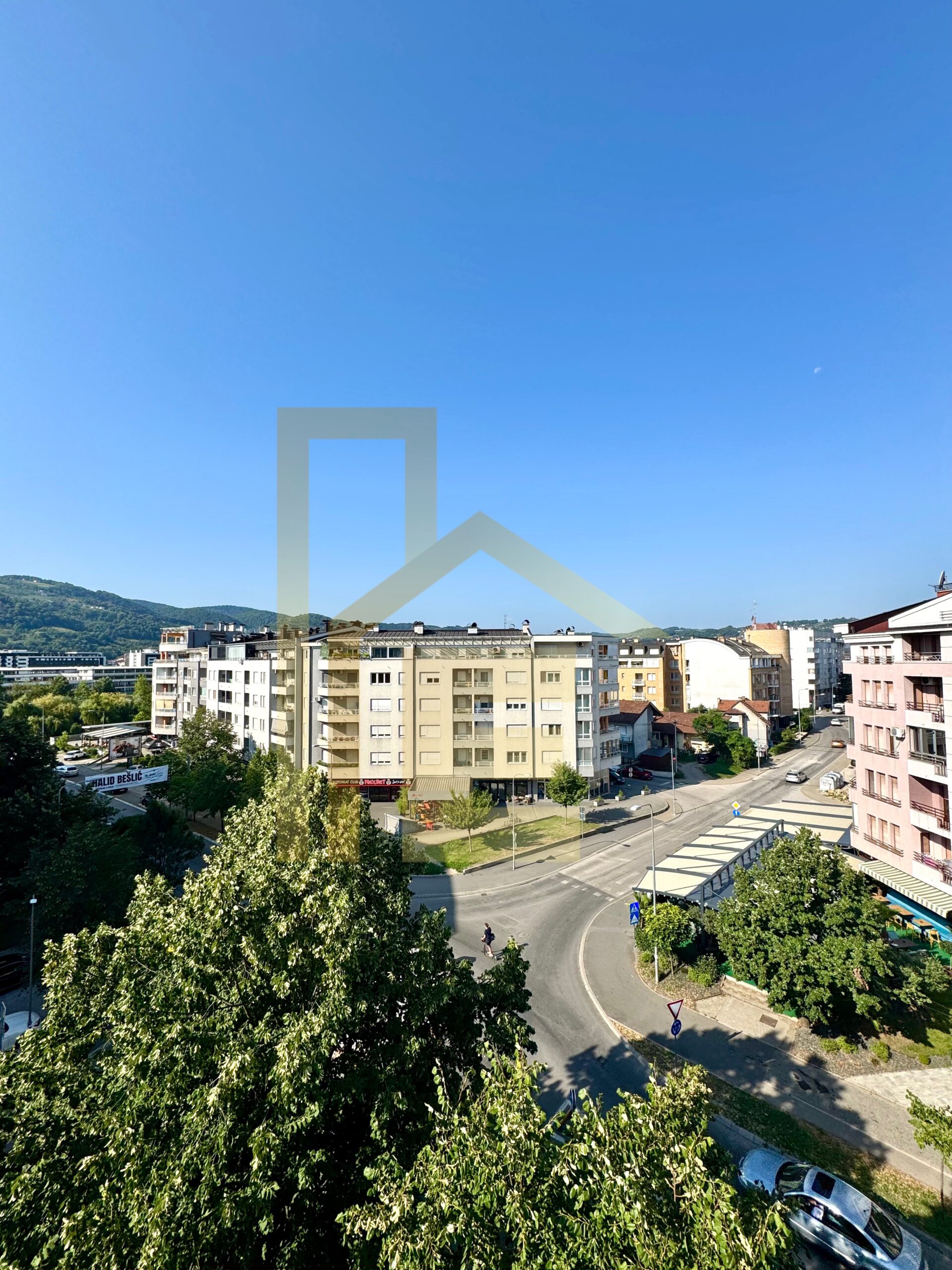 LUX trosoban stan sa garažom, Centar slika 23